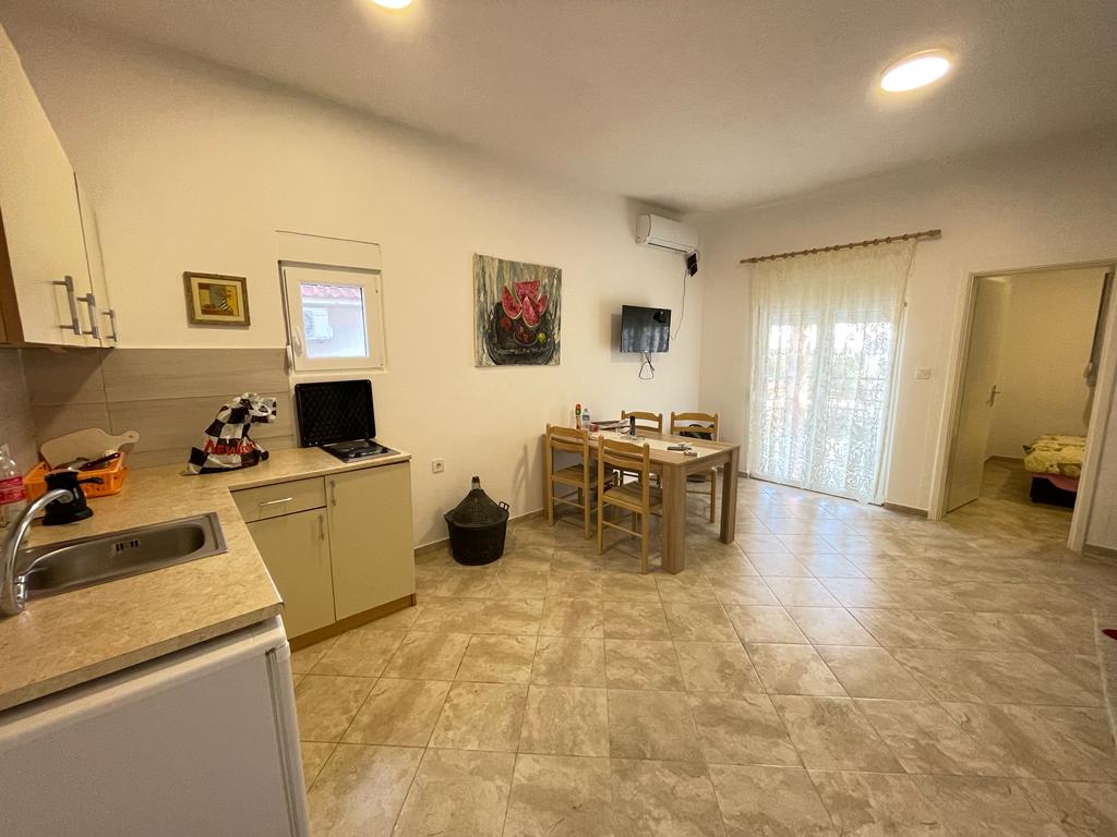 House for Sale in Sutomore – A Turnkey 6-Apartment Villa with High Rental Potential, Montenegro – MREALE80