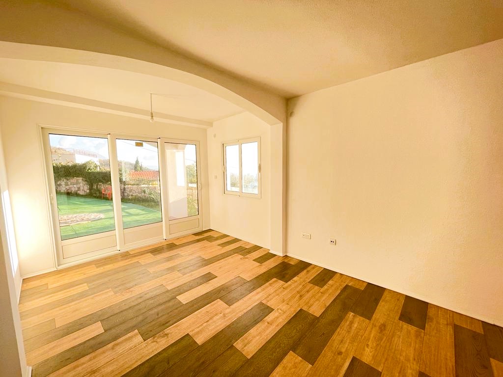 Sea View Property in Sutomore –For Sale  210m² Home with Rooftop Terrace, Montenegro – MREALE81