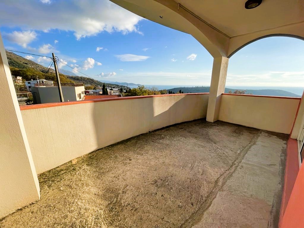 Sea View Property in Sutomore –For Sale  210m² Home with Rooftop Terrace, Montenegro – MREALE81
