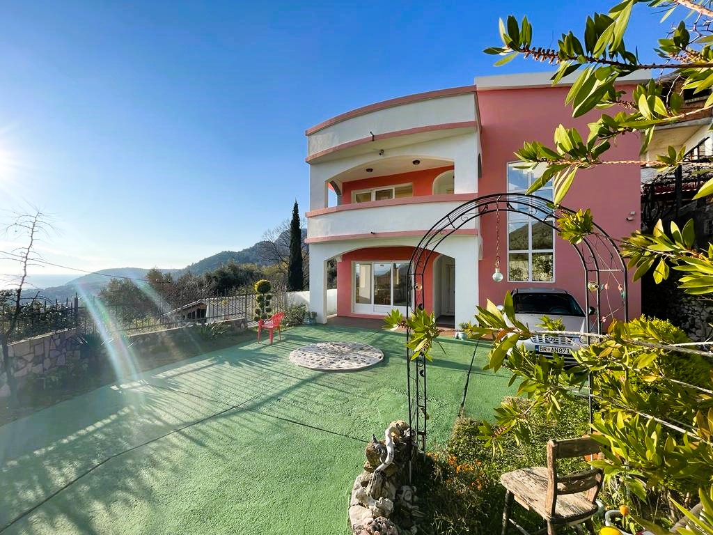 Sea View Property in Sutomore –For Sale  210m² Home with Rooftop Terrace, Montenegro – MREALE81