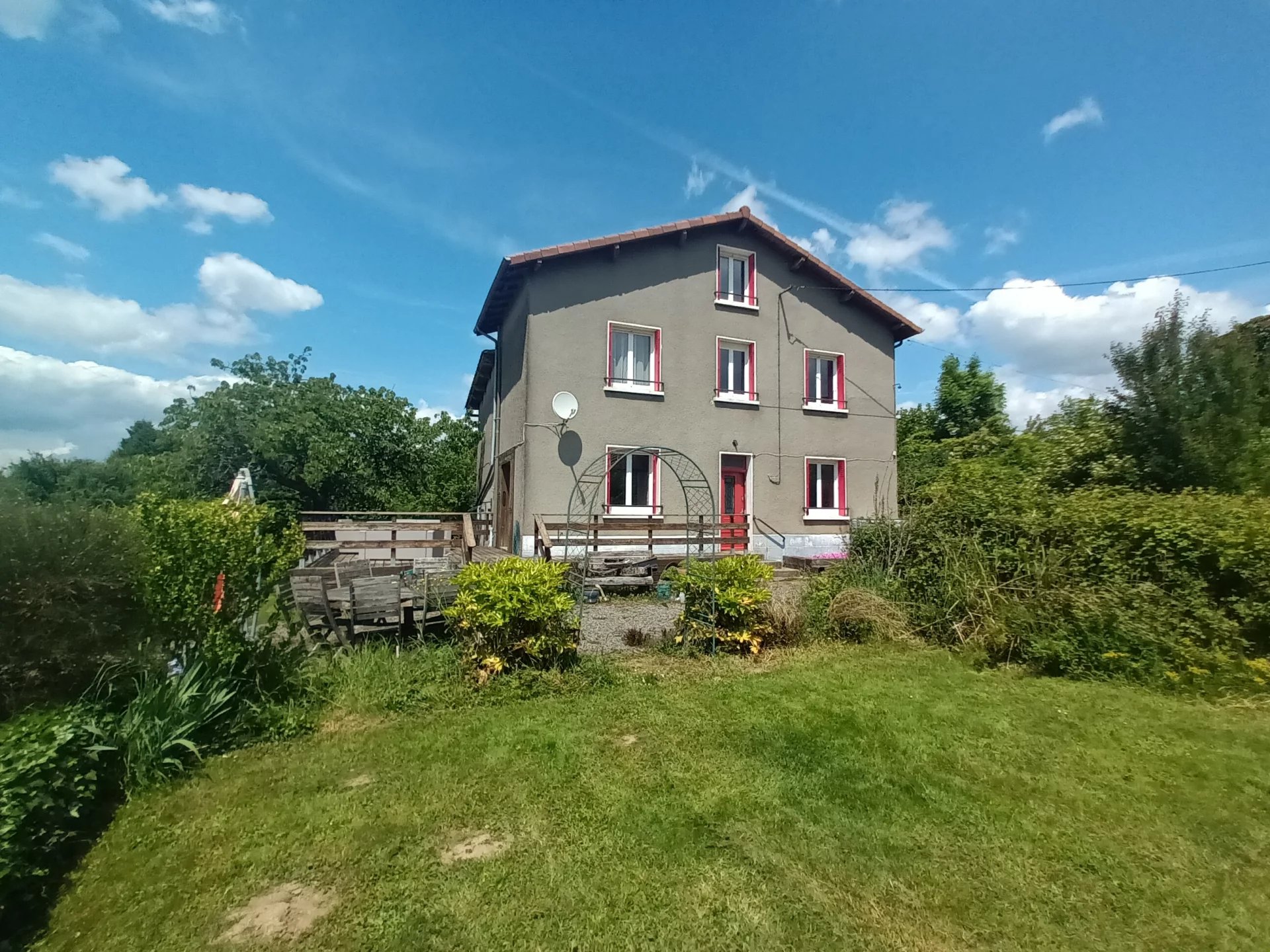 Charming 2/3-Bedroom Home with apartment, stunning views and character features, Poitou-Charentes – France – BVI80819