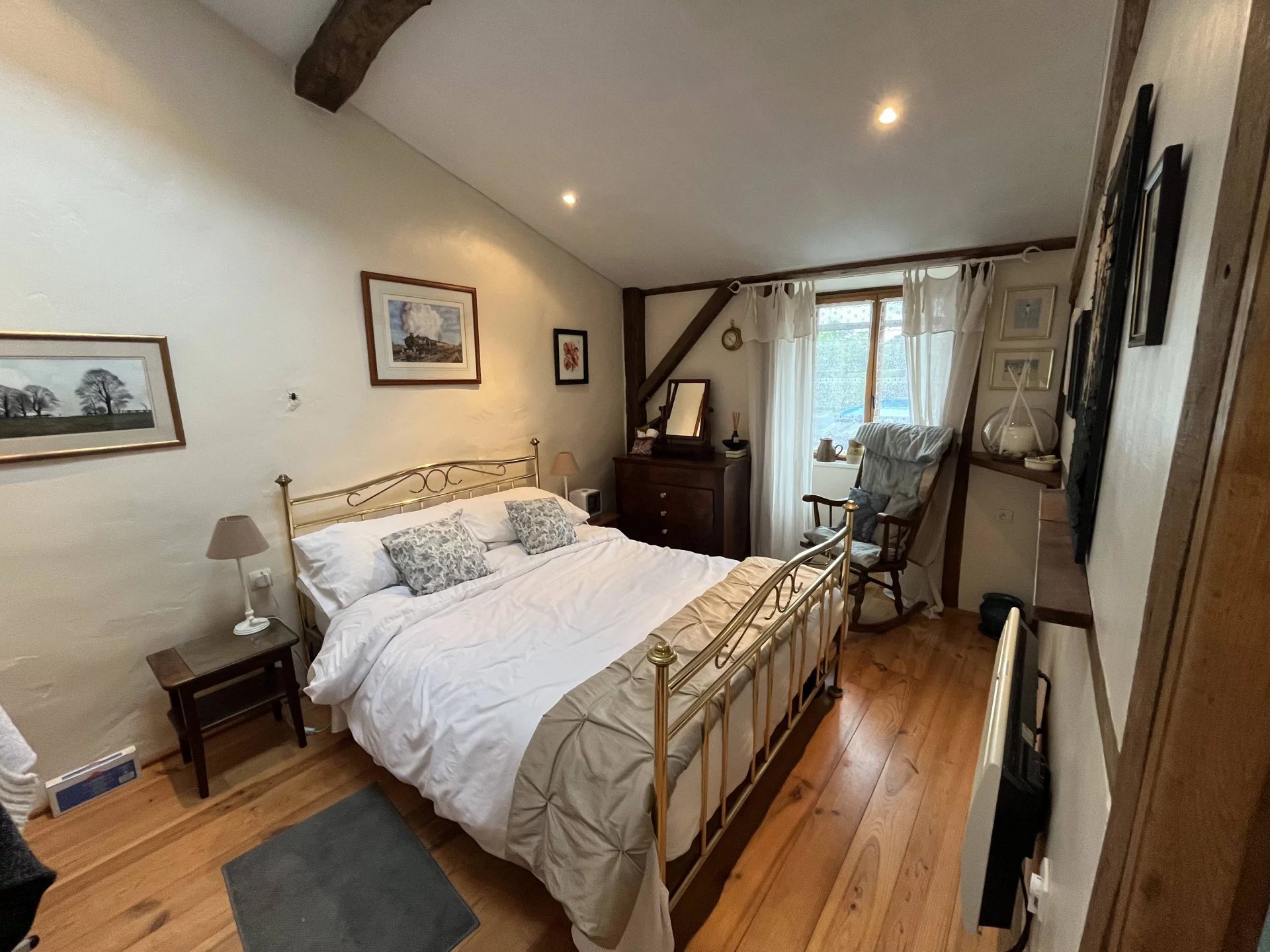 Stunning cottage with separate annexe, pool  and outbuildings, Poitou-Charentes – France – BVI80657