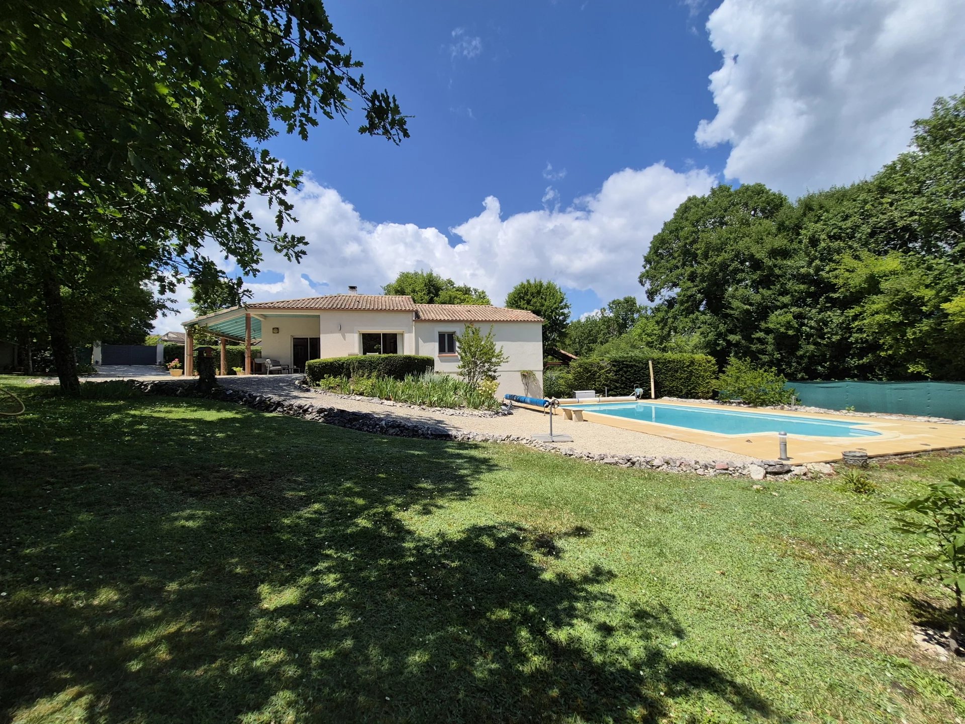 Lovely contemporary house with pool near Cahors, Midi-Pyrénées – France – BVI81274