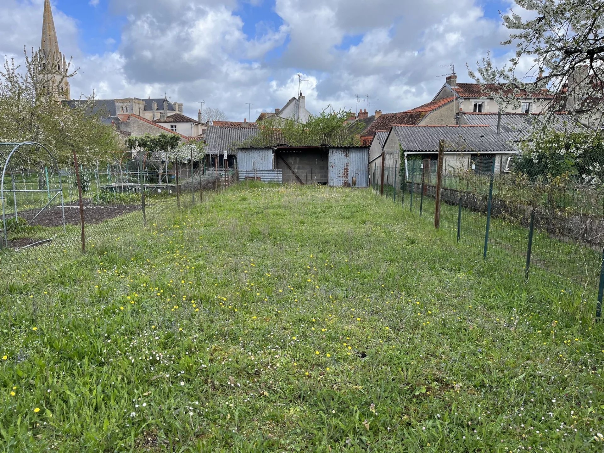 Town house with barn and garden, centre of Montmorillon!, Poitou-Charentes – France – BVI73974
