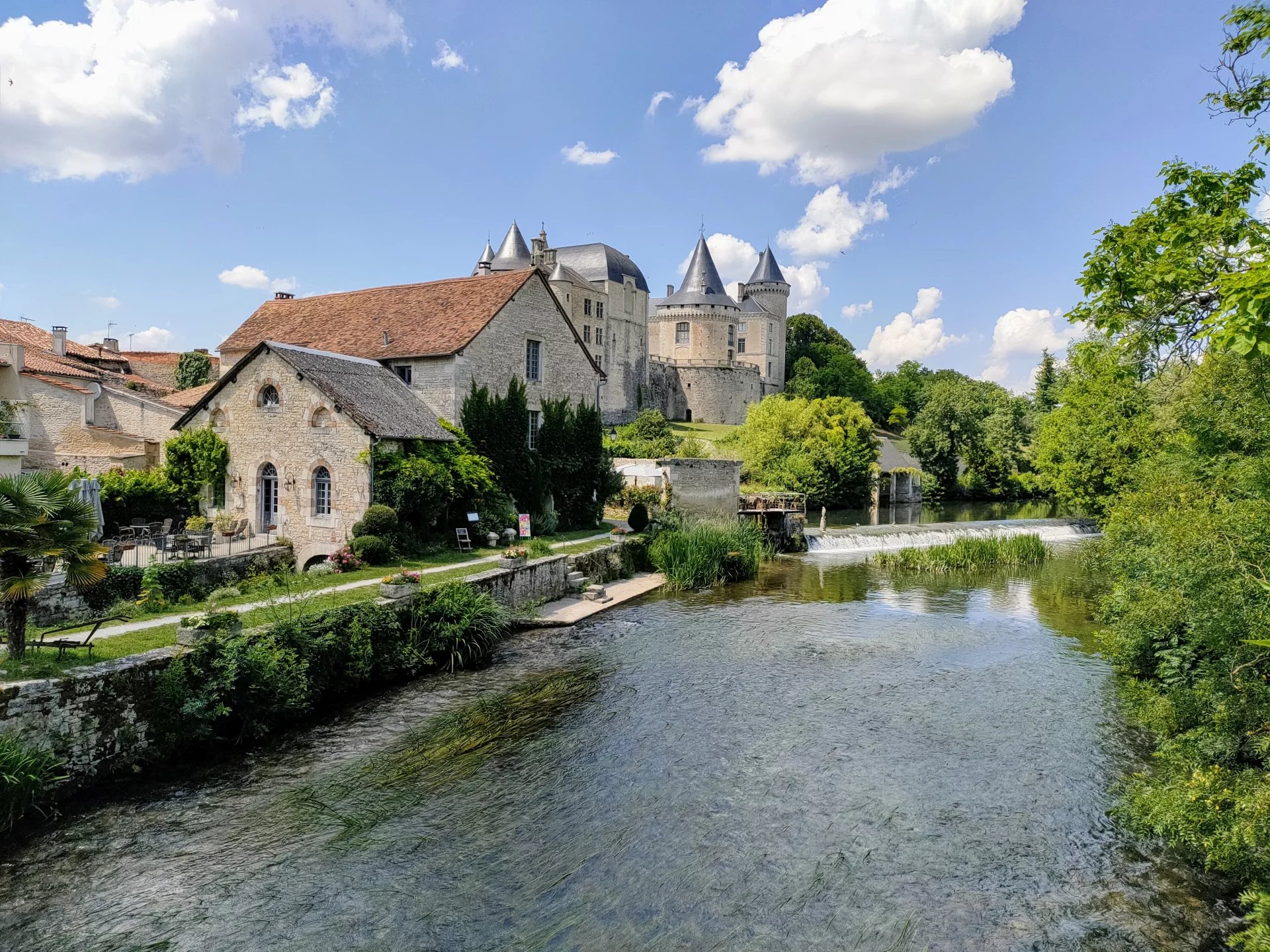 Spacious & Stylish Three Bedroom Village Property, Poitou-Charentes – France – BVI80996