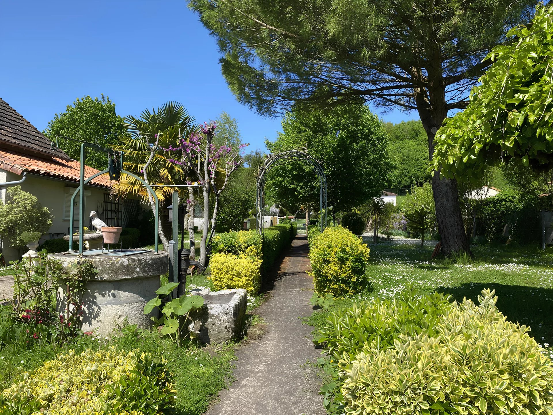 5-bedroom home set on over 2000m² of land, Poitou-Charentes – France – BVI80464