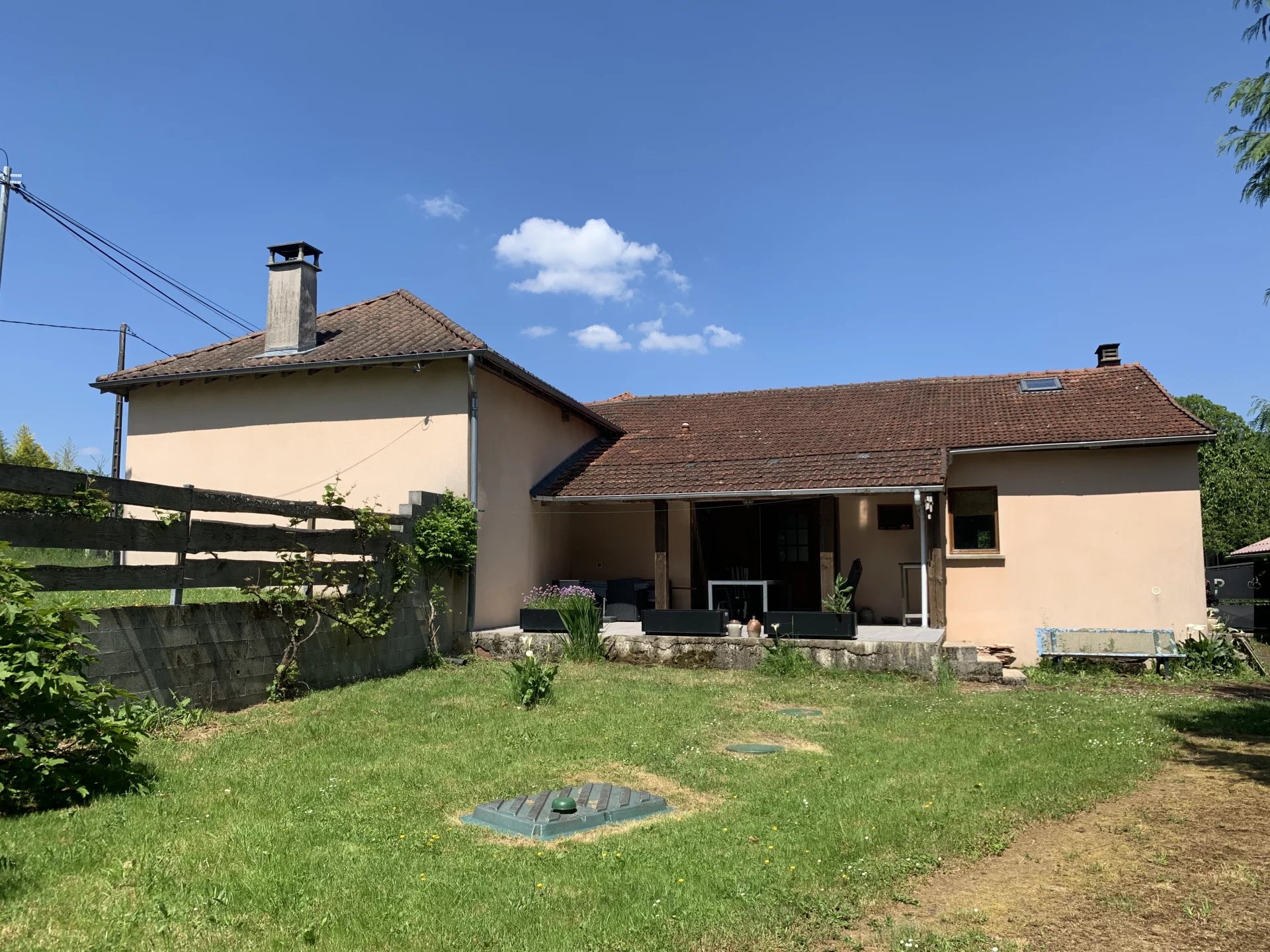 Beautifully Renovated Property with Bar/Restaurant Space and Separate Guest annexe, Aquitaine – France – BVI81024