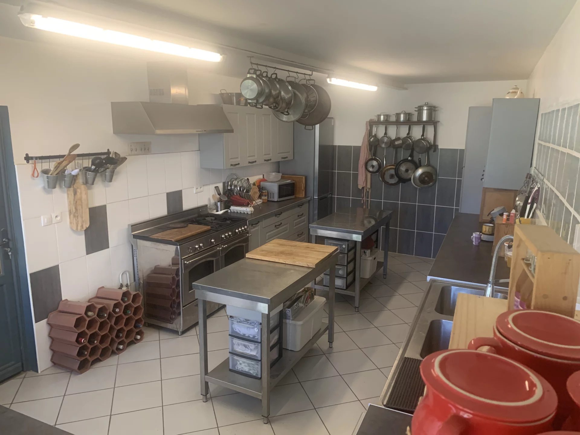 Beautifully Renovated Property with Bar/Restaurant Space and Separate Guest annexe, Aquitaine – France – BVI81024