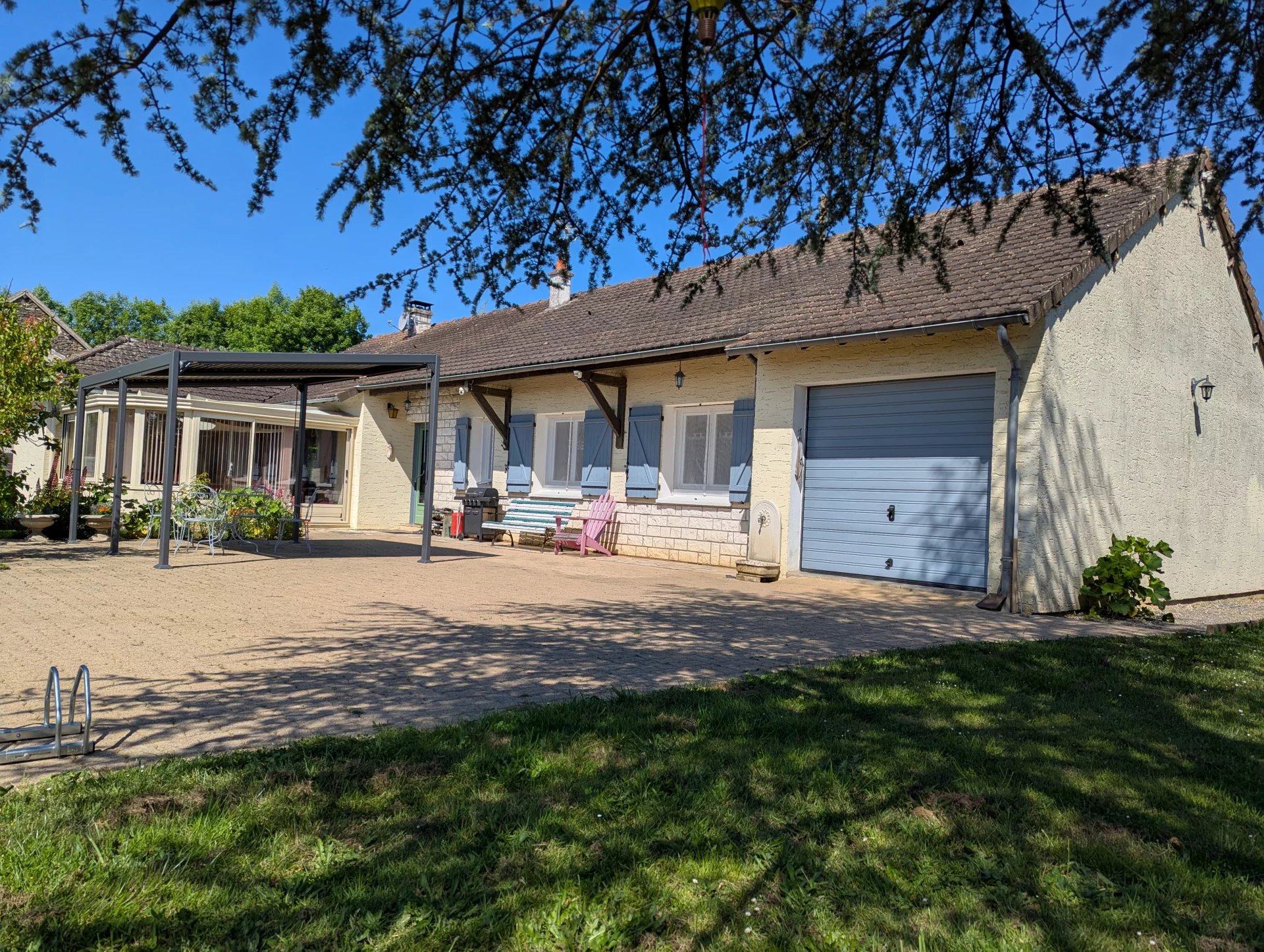 Very special 3-bedroom property located in a friendly hamlet near Thollet in the Vienne, Poitou-Charentes – France – BVI81109