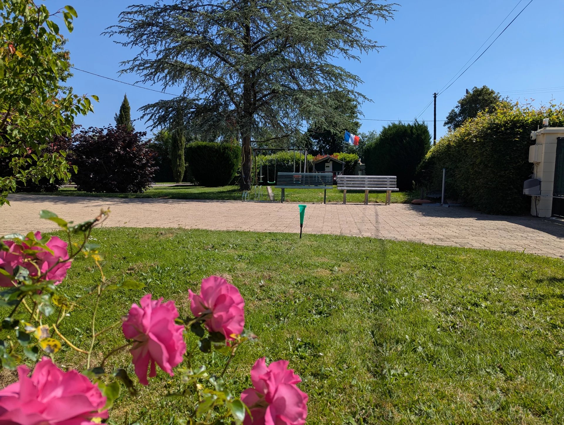 Very special 3-bedroom property located in a friendly hamlet near Thollet in the Vienne, Poitou-Charentes – France – BVI81109