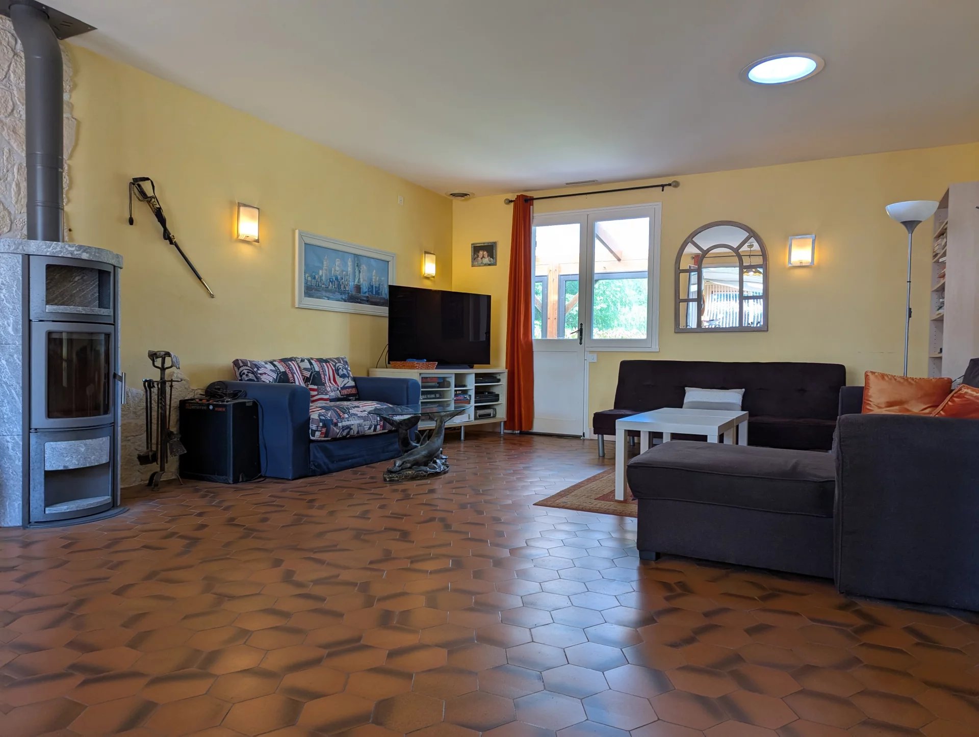 Very special 3-bedroom property located in a friendly hamlet near Thollet in the Vienne, Poitou-Charentes – France – BVI81109