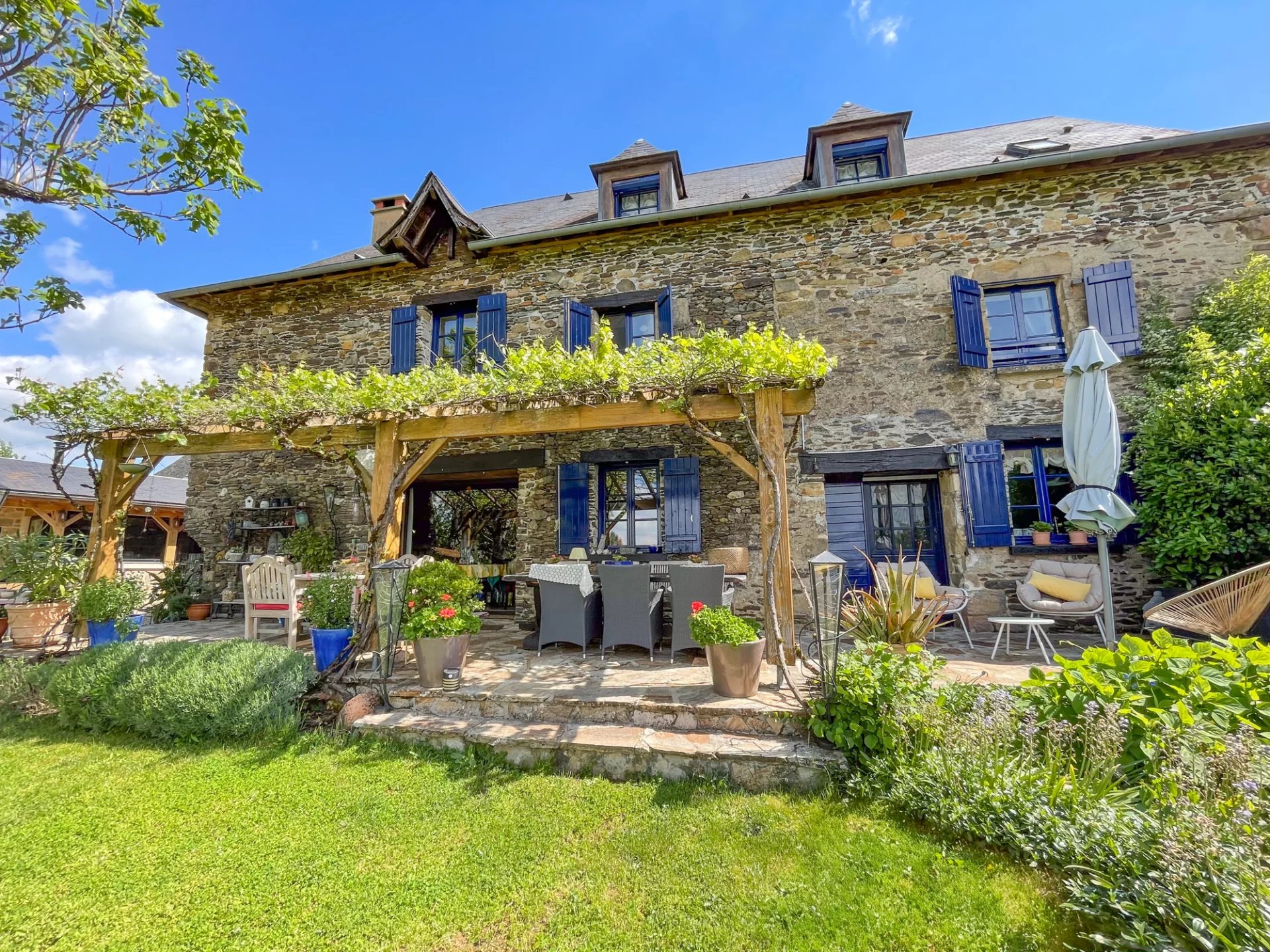 Spacious 6 bed, 5 bath property with income opportunities  in a tranquil location. A separate annexe and fantastic views!, Limousin – France – BVI80726