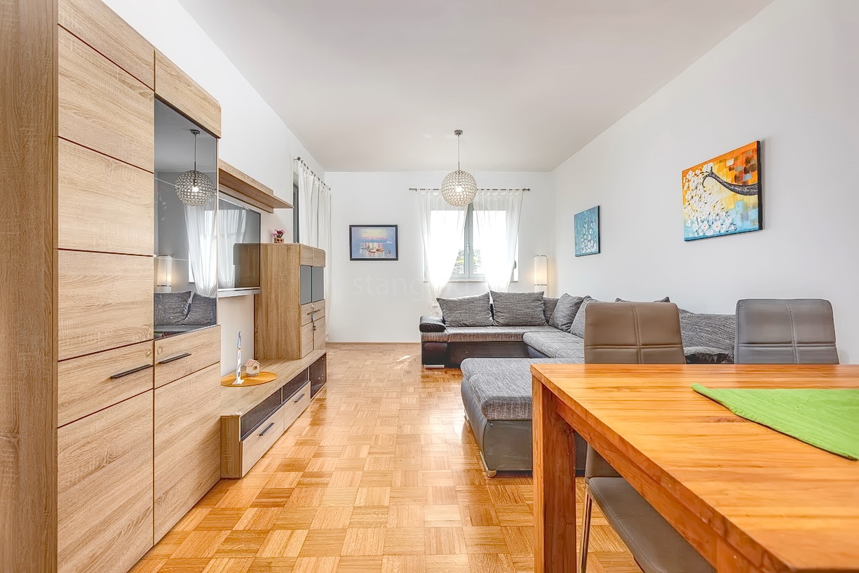 3 bedroom apartment in Vrbnik, Croatia – 103395