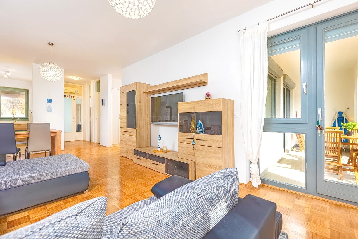 3 bedroom apartment in Vrbnik, Croatia – 103395