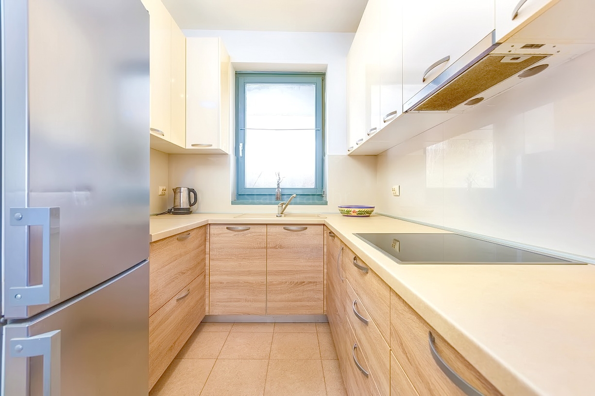 3 bedroom apartment in Vrbnik, Croatia – 103395