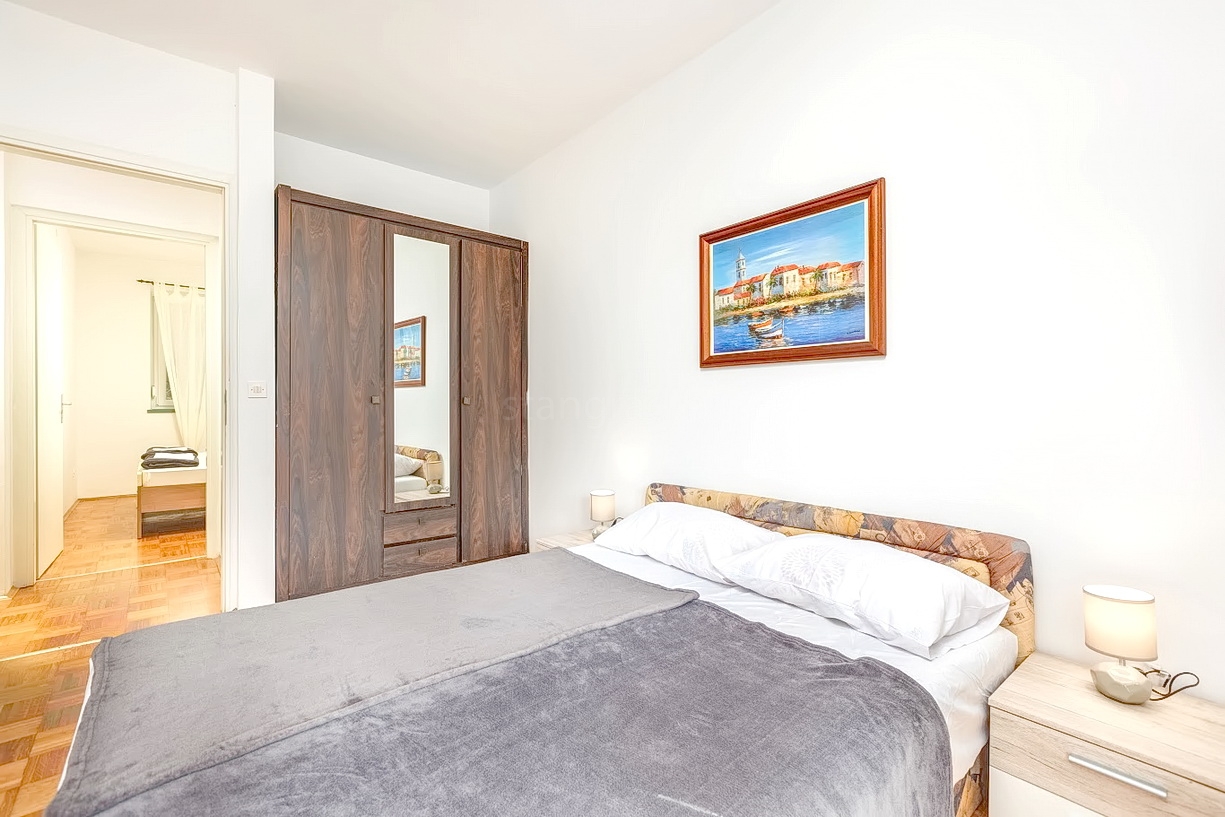 3 bedroom apartment in Vrbnik, Croatia – 103395