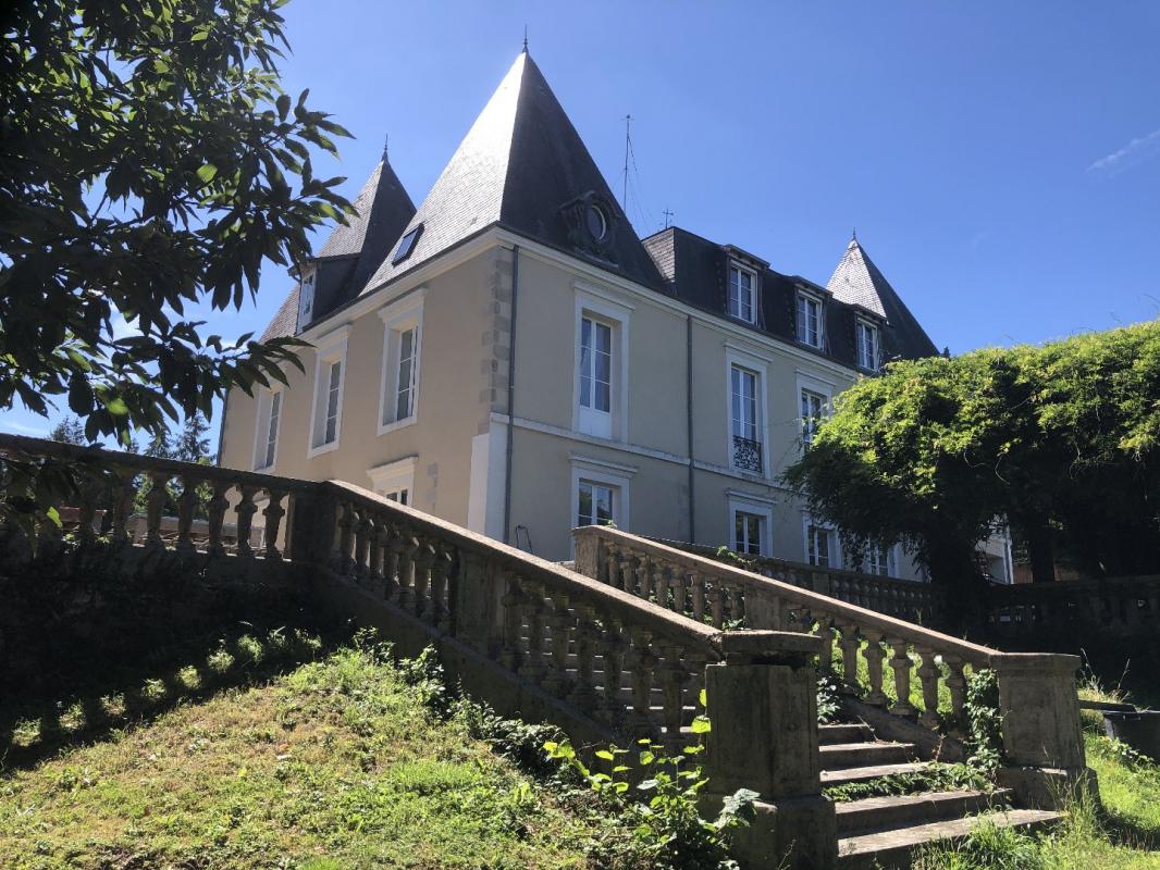 4 bedroom chateau in Chateauneuf La Foret, Haute-Vienne, France – 1201857536