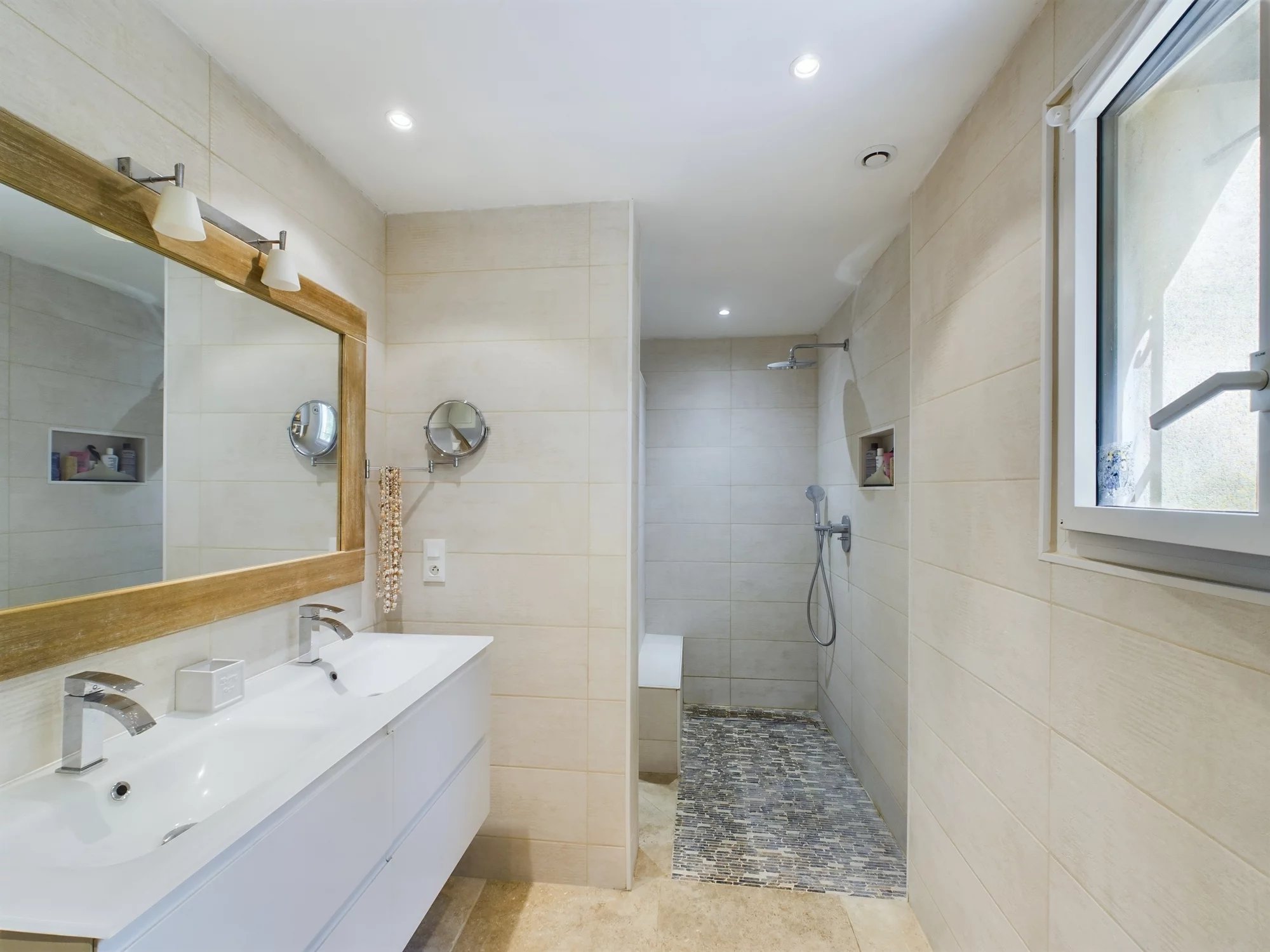 Charming Stone Property with Guest House, Lake and Panoramic Views, Aquitaine – France – BVI81205