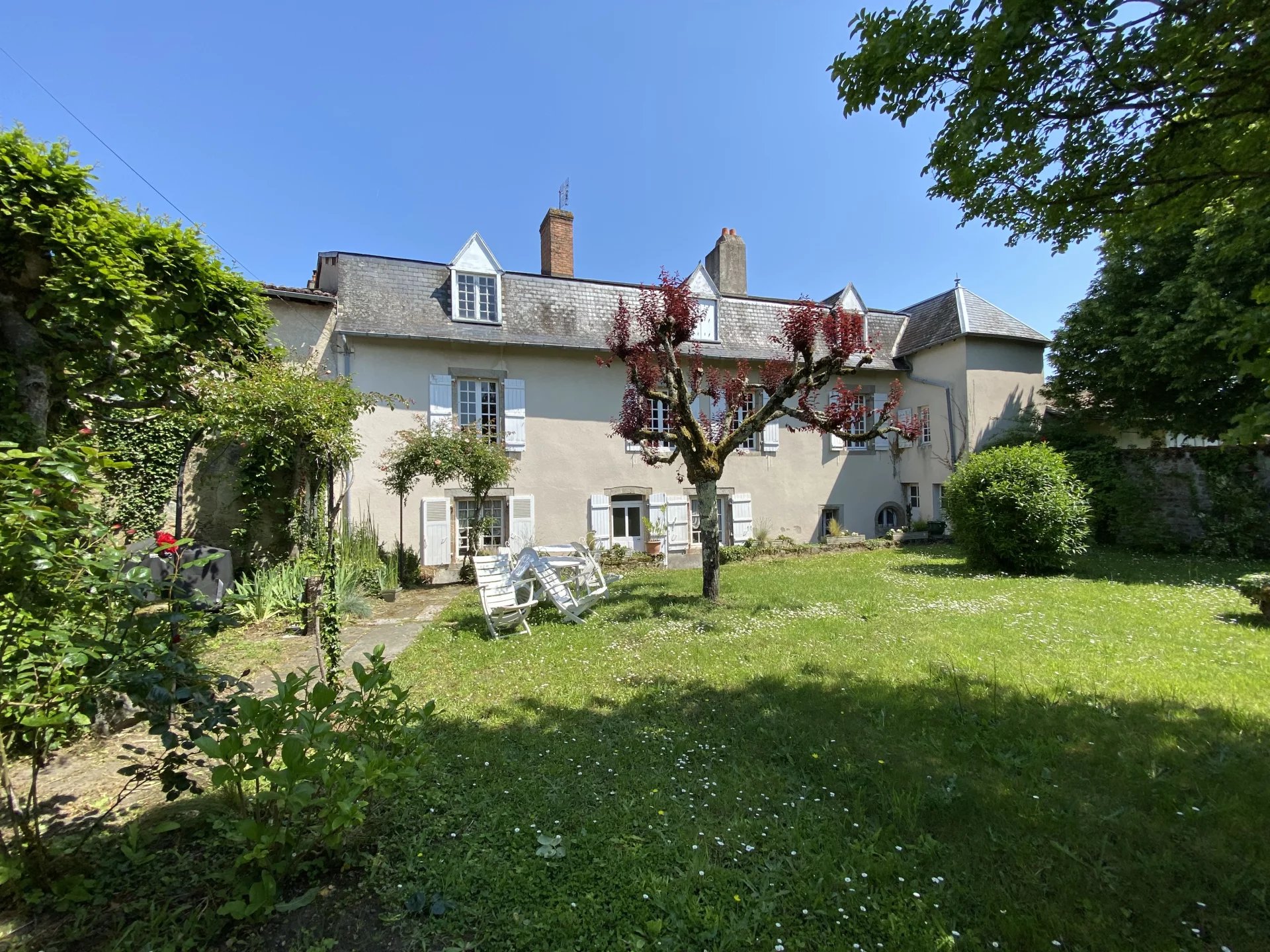 Beautiful historic home in Le Dorat with a garden and garage, Limousin – France – BVI74685