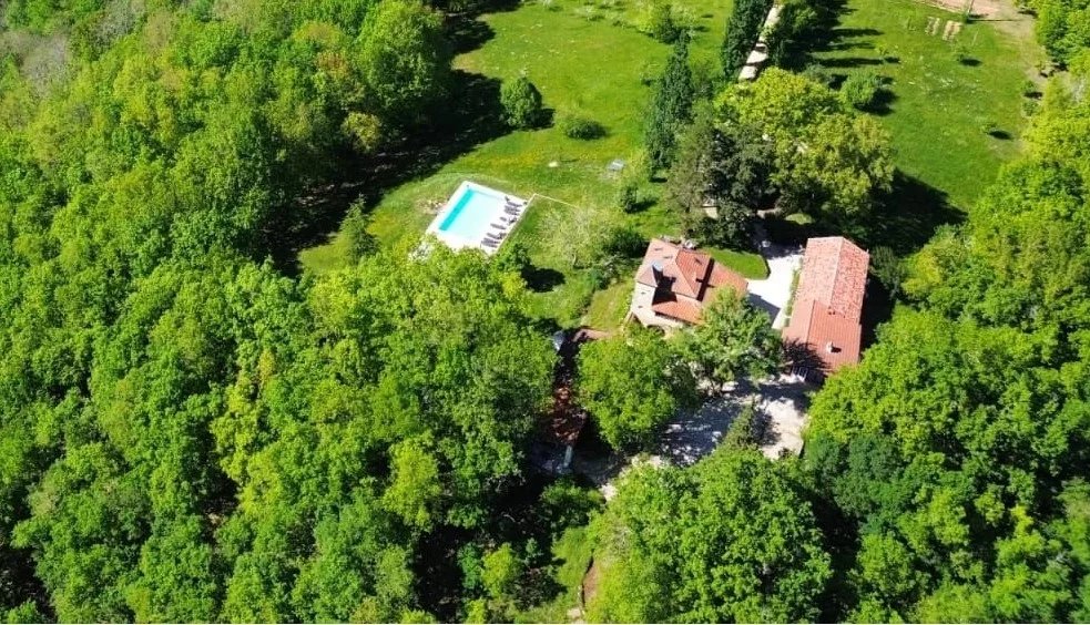 Stunning stone property with swimming pool in an exceptional setting, Midi-Pyrénées – France – BVI74969