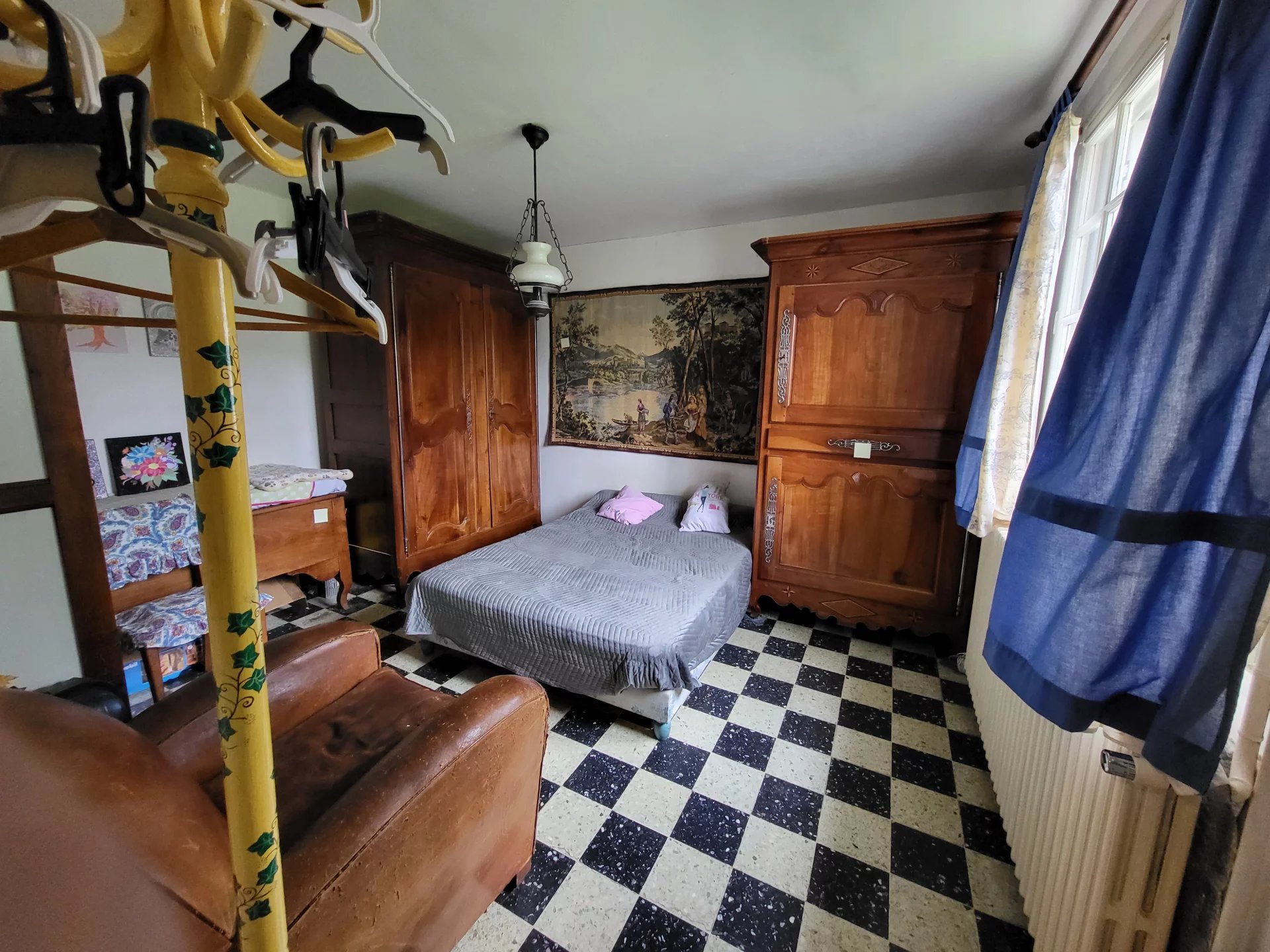 Family home with large garden and barn/workshop in the heart of Montmorillon’s Cité de l’Ecrit, Poitou-Charentes – France – BVI79969