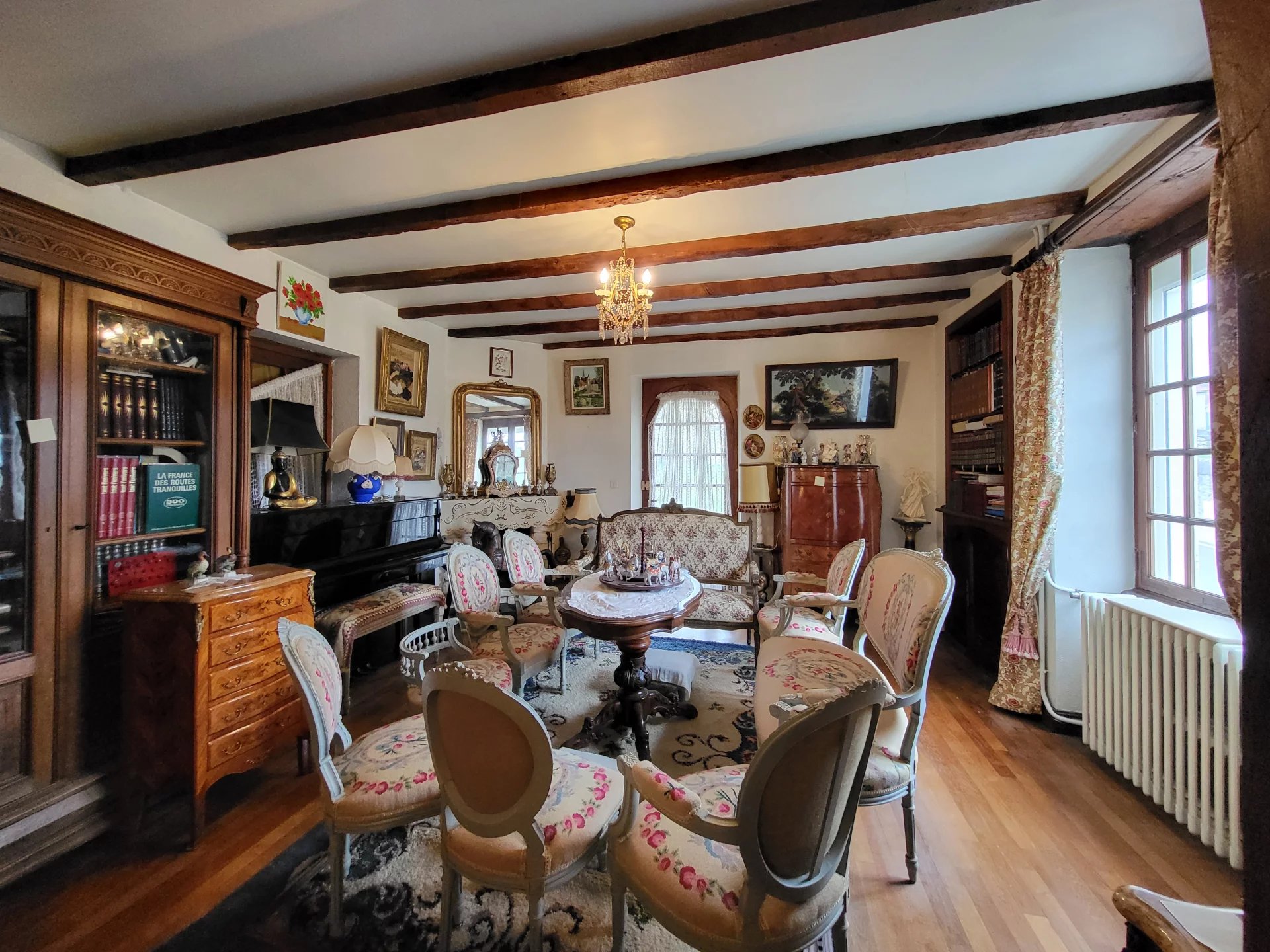 Family home with large garden and barn/workshop in the heart of Montmorillon’s Cité de l’Ecrit, Poitou-Charentes – France – BVI79969