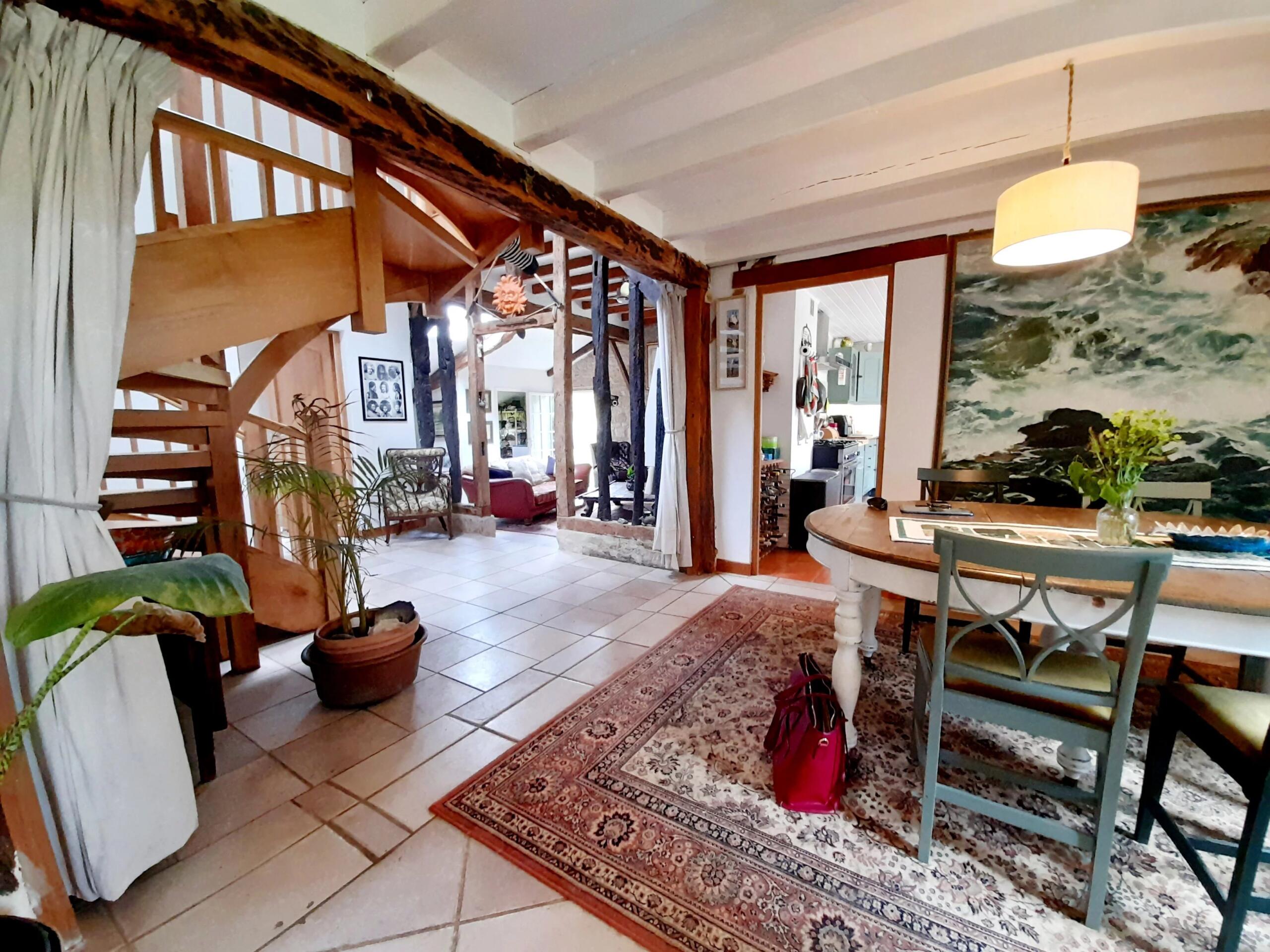 Character Country House and Swimming Pool, Aquitaine – France – BVI80393