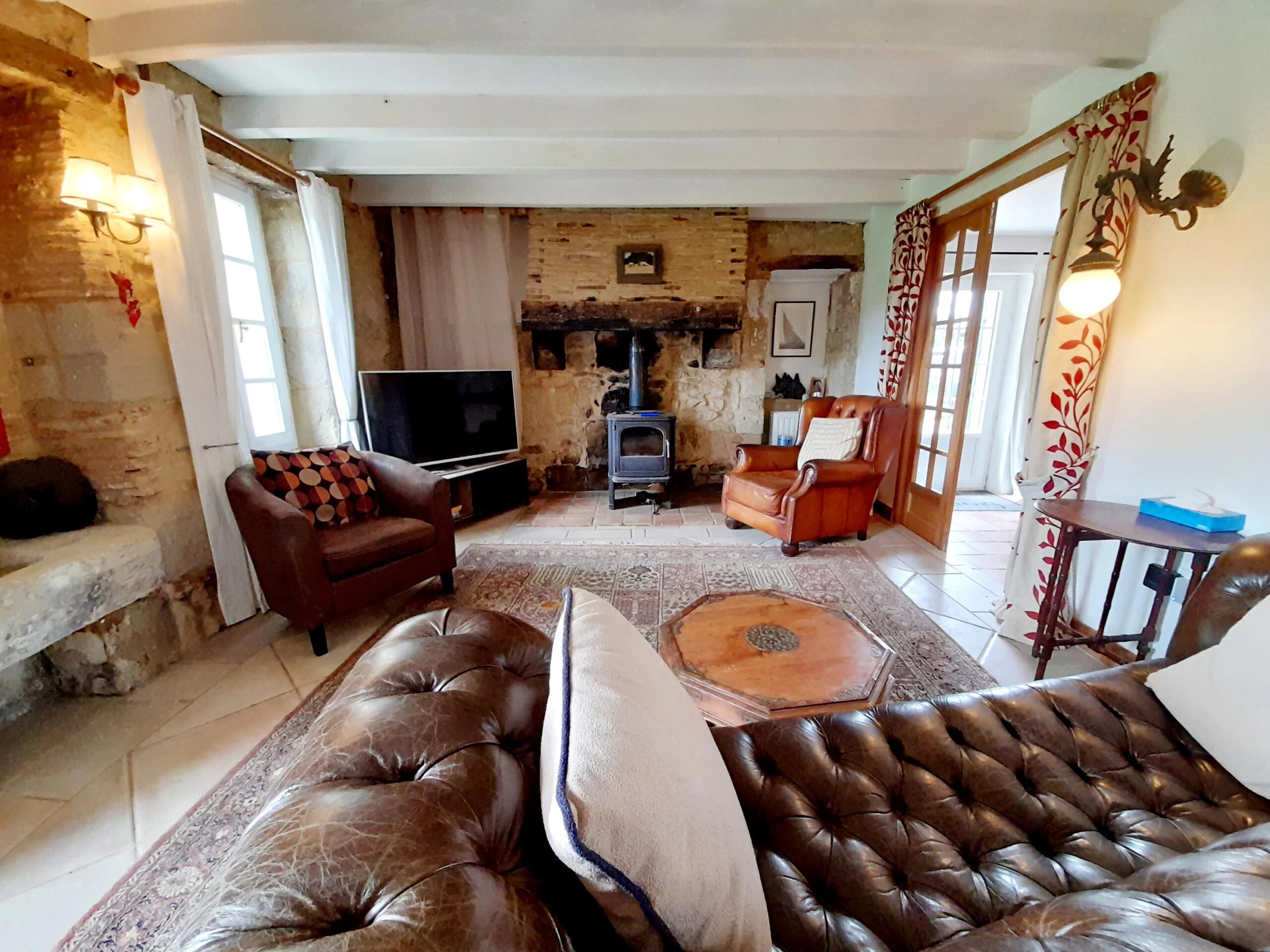 Character Country House and Swimming Pool, Aquitaine – France – BVI80393