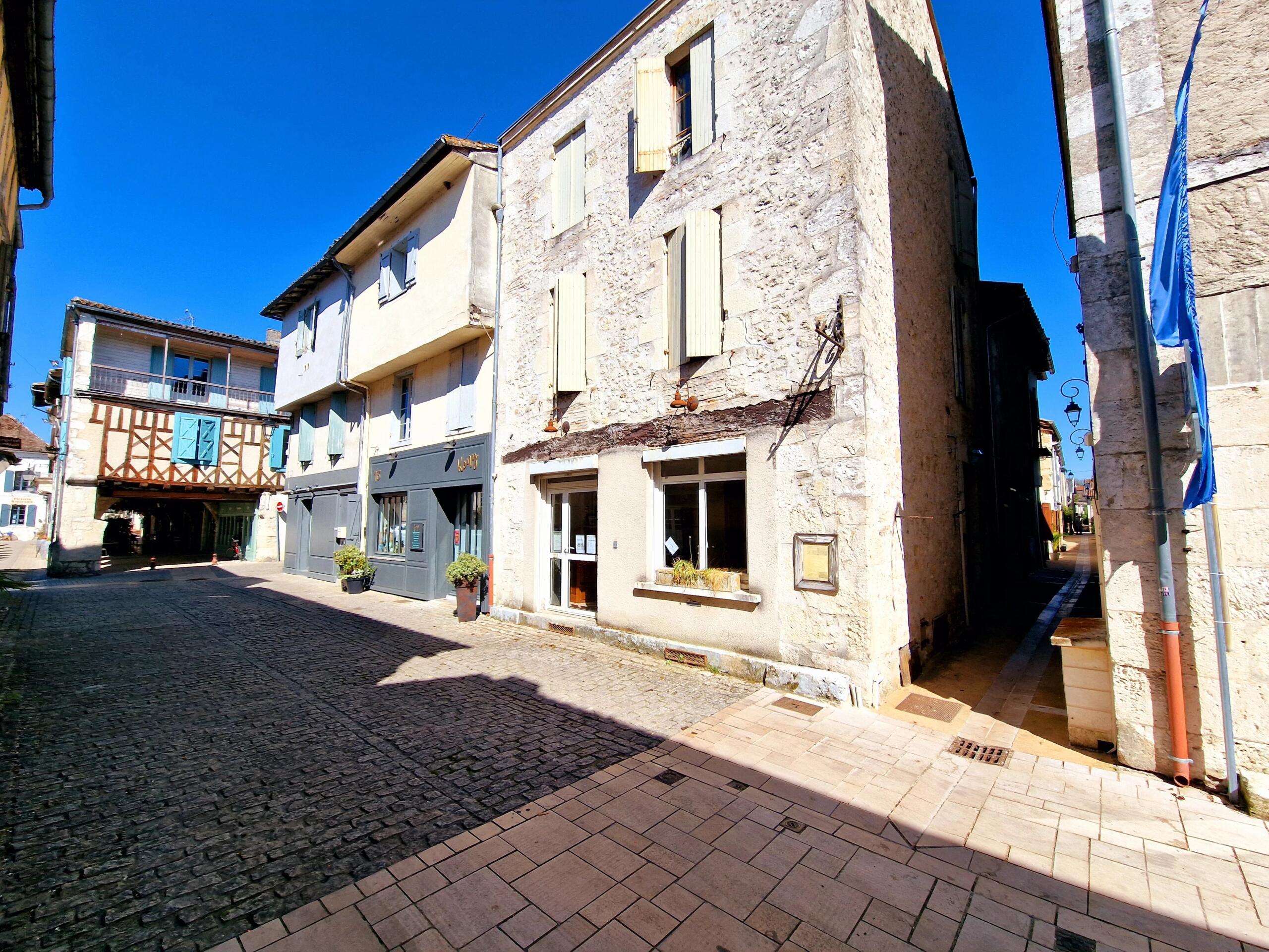 Investment Property In Eymet with commercial space and 2 studio apartments, Aquitaine – France – BVI79235