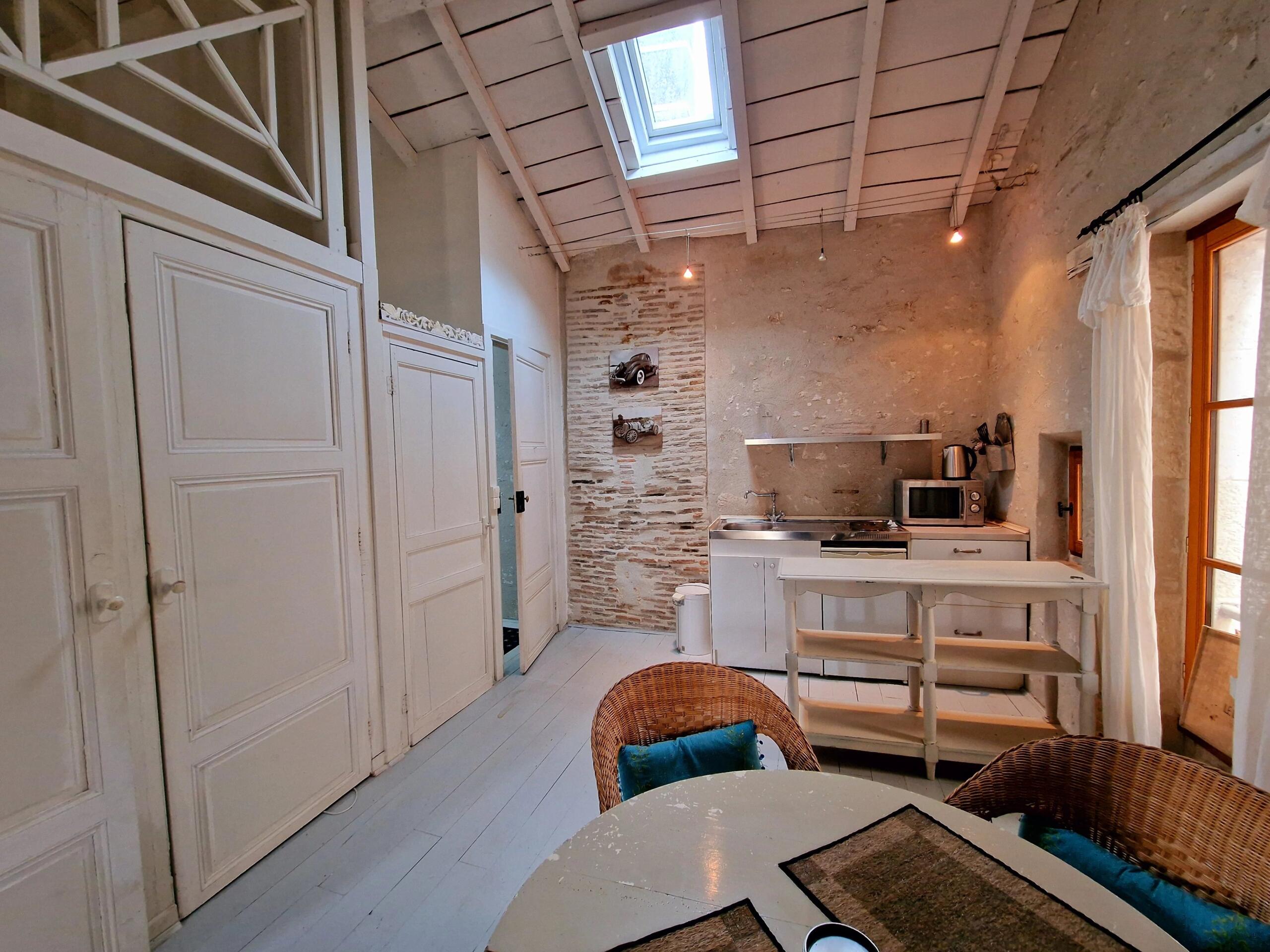 Investment Property In Eymet with commercial space and 2 studio apartments, Aquitaine – France – BVI79235