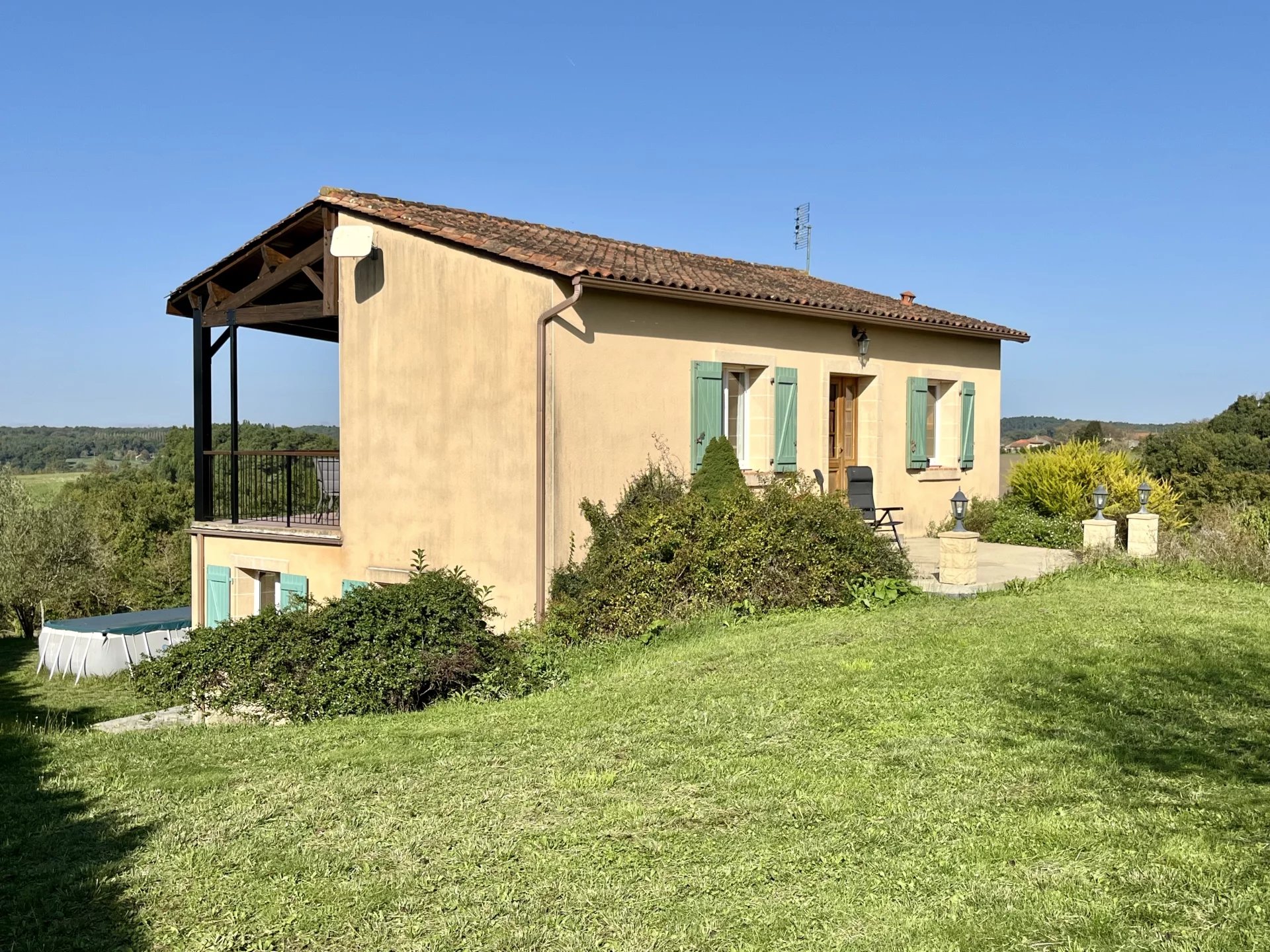 Well-maintained modern family home with panoramic views, Poitou-Charentes – France – BVI77194