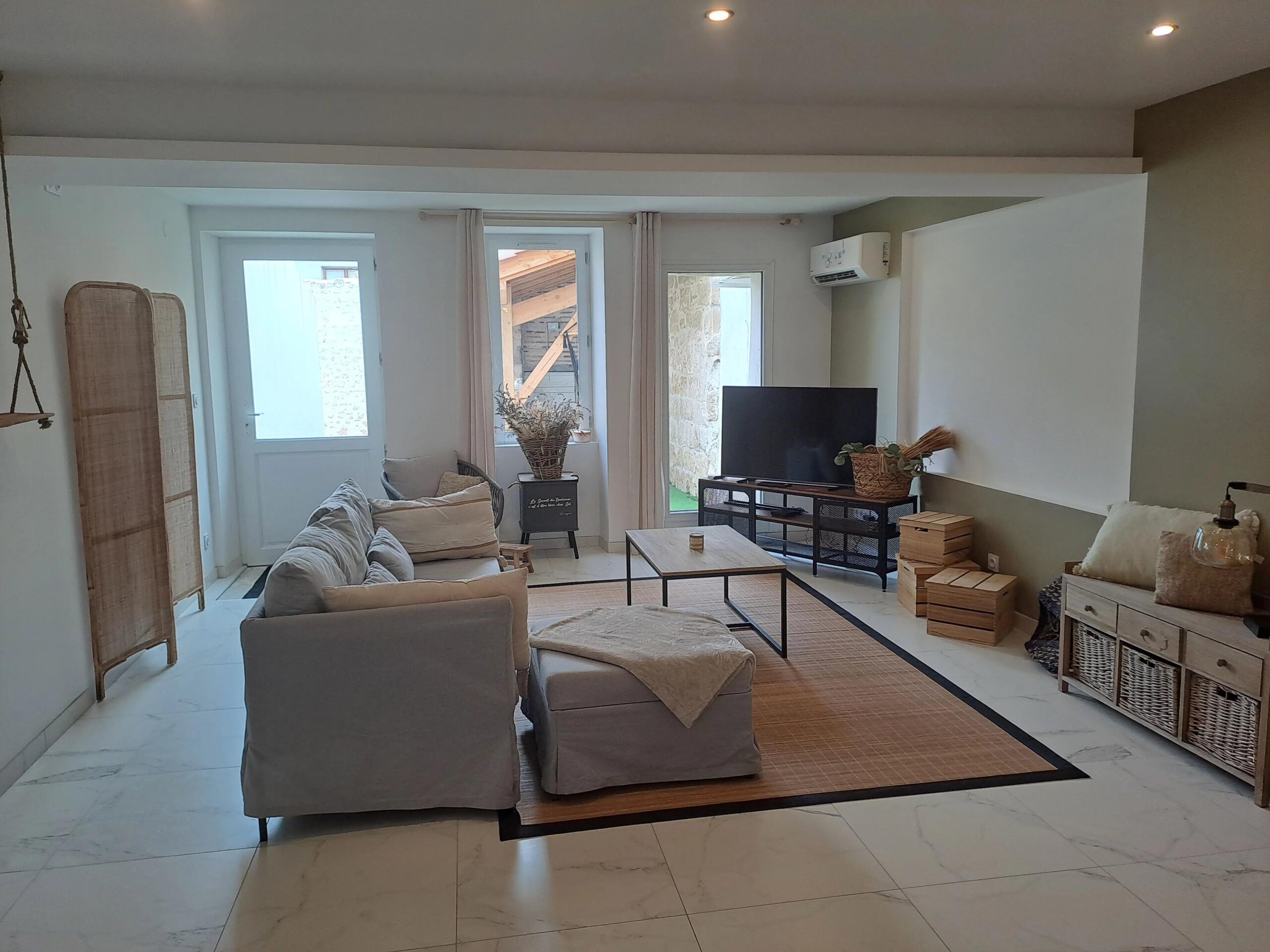 Family home – Village centre with amenities, Aquitaine – France – BVI80587