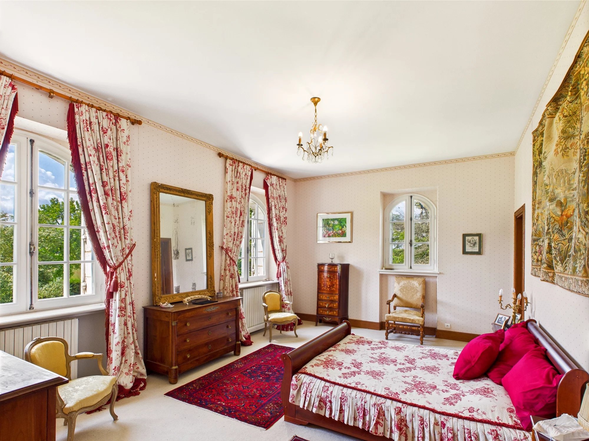 Elegant Late-20th Century Château with Guest House and over 27 hectares of Land, Aquitaine – France – BVI78784