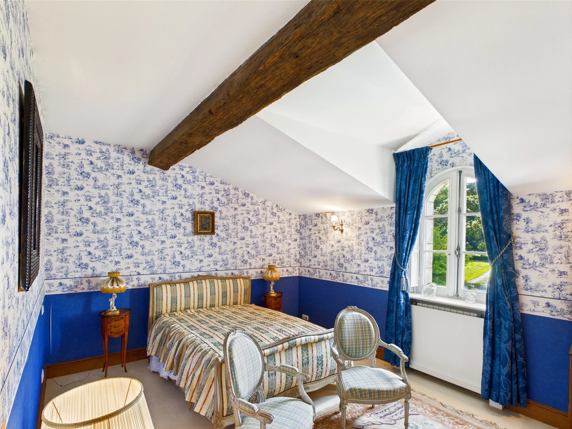 Elegant Late-20th Century Château with Guest House and over 27 hectares of Land, Aquitaine – France – BVI78784