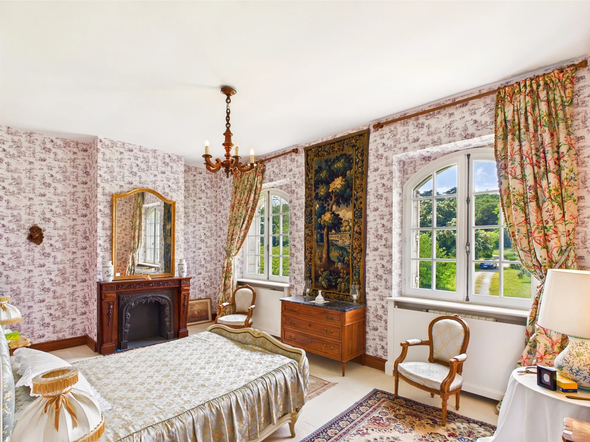 Elegant Late-20th Century Château with Guest House and over 27 hectares of Land, Aquitaine – France – BVI78784