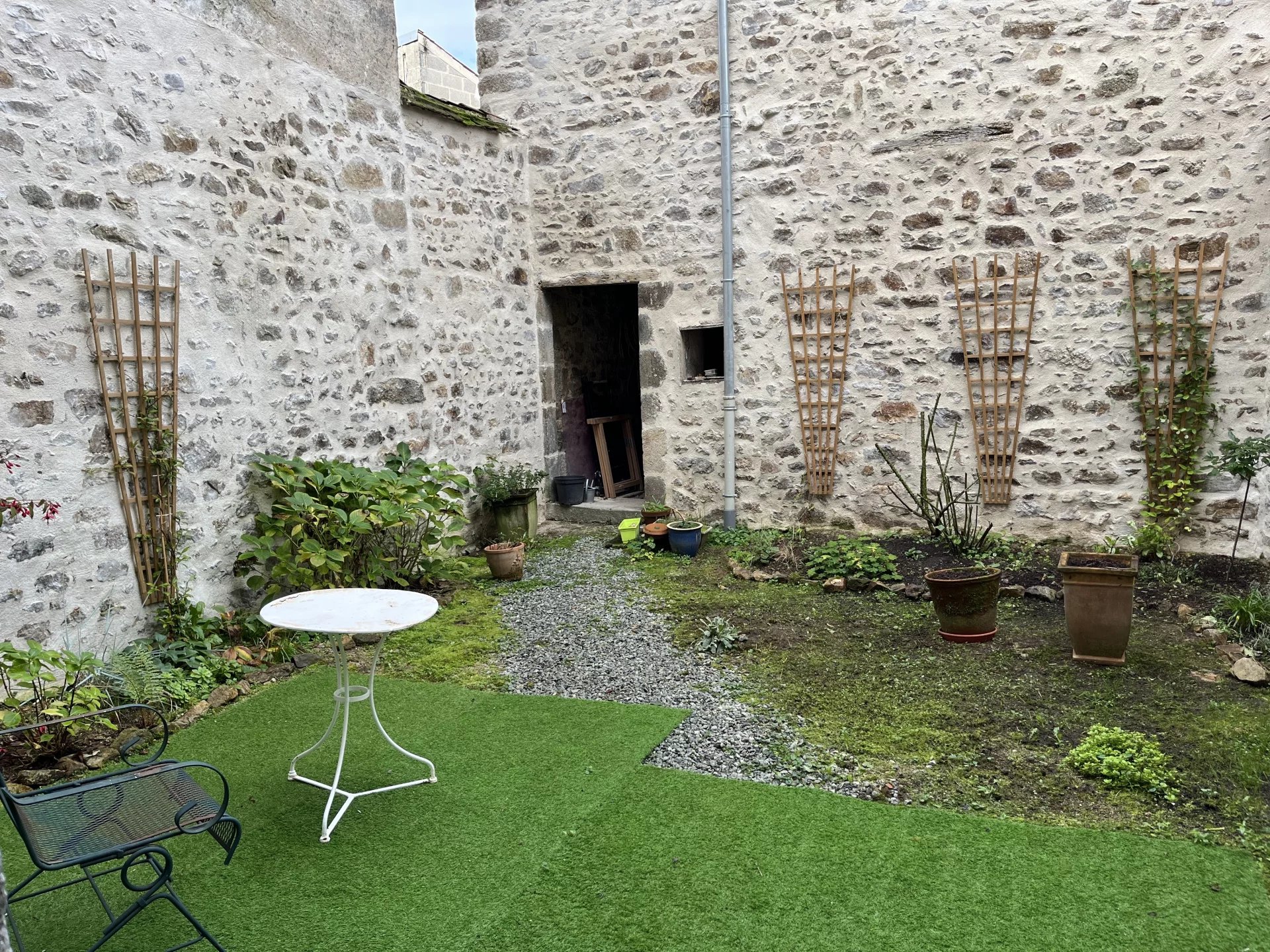 Excellent ! Renovated town house in a small town, Limousin – France – BVI81041