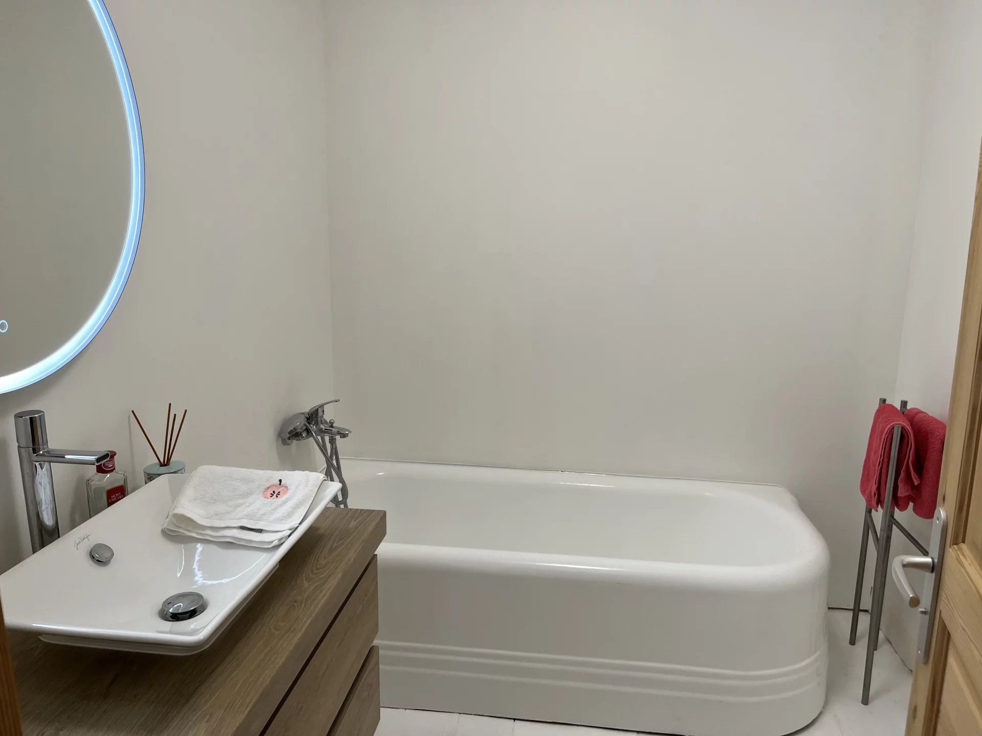 Excellent ! Renovated town house in a small town, Limousin – France – BVI81041