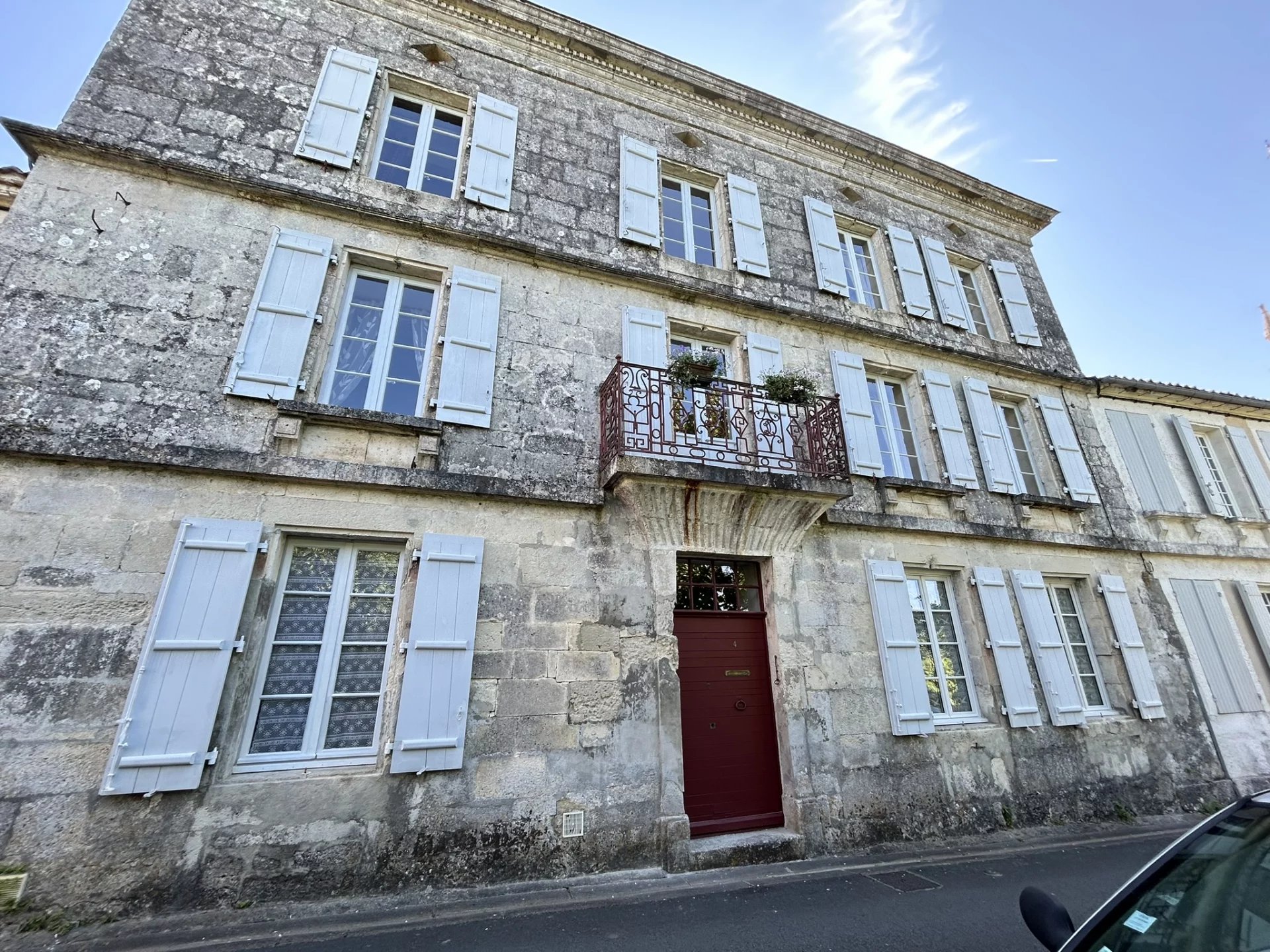 Enchanting 5-bed Character Property in Amazing Location, Poitou-Charentes – France – BVI76879