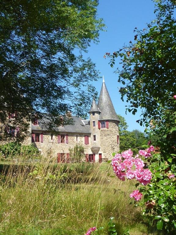 14 bedroom chateau in Lagrauliere, Corrèze, France