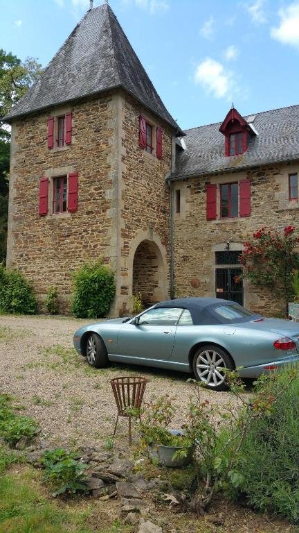 14 bedroom chateau in Lagrauliere, Corrèze, France