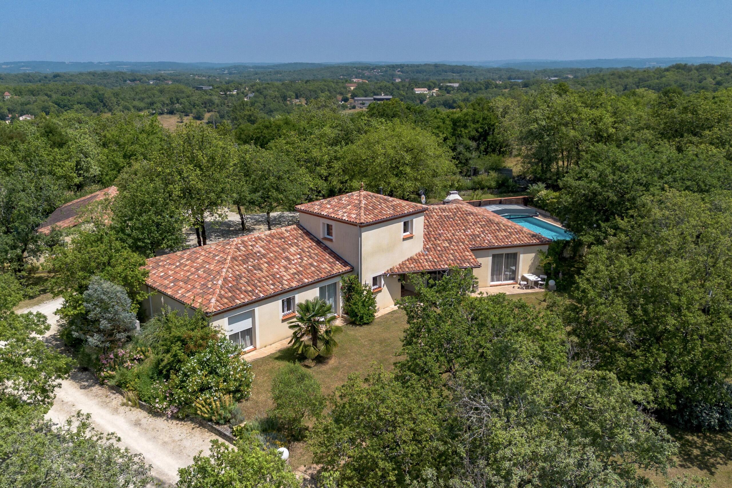 Superb property with 4 bedrooms, pool and 6670m² of land in a peaceful hamlet, Midi-Pyrénées – France – BVI77778