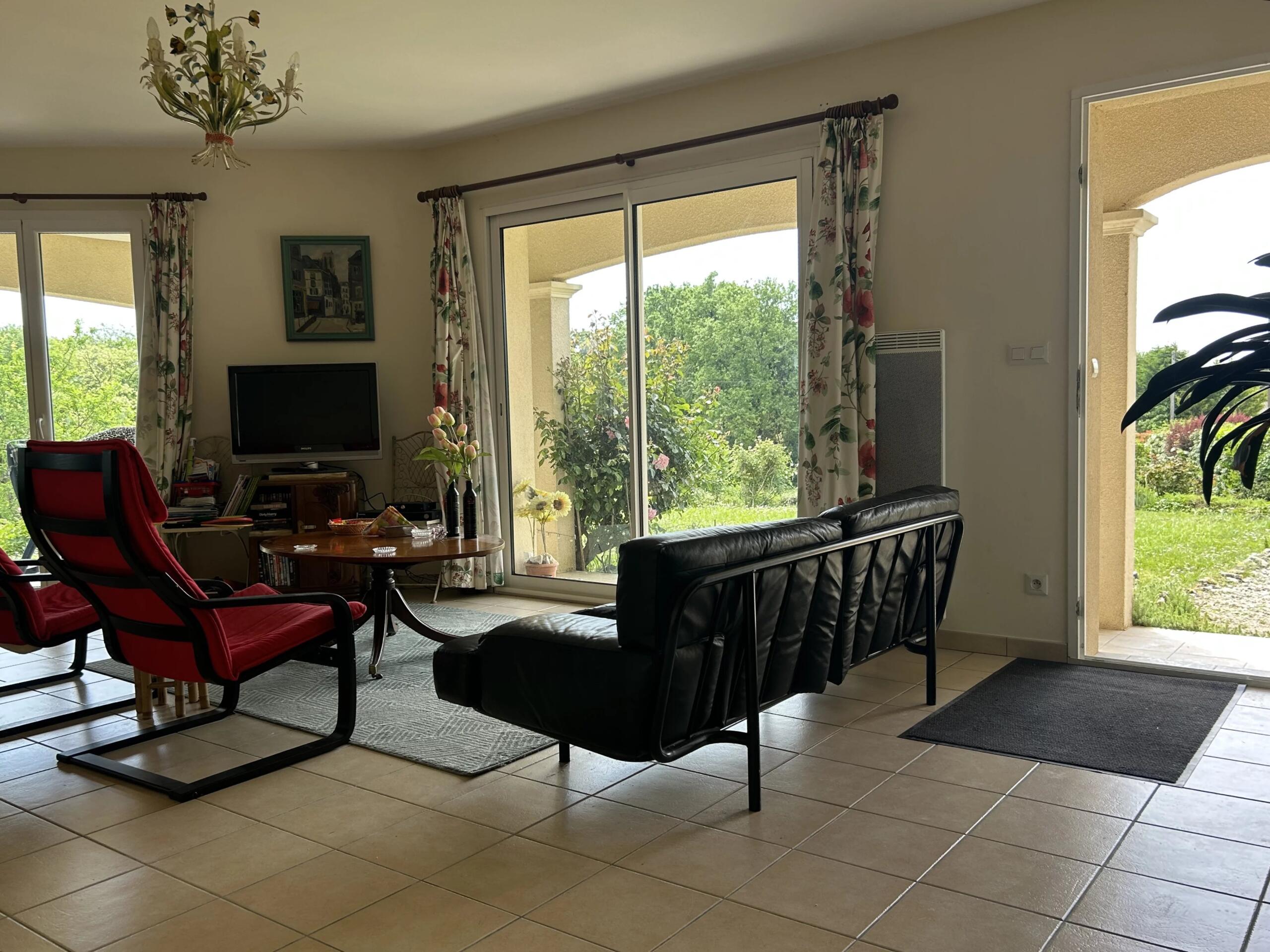 Charming Bungalow Near Duras with Stunning Countryside Views, Aquitaine – France – BVI80722