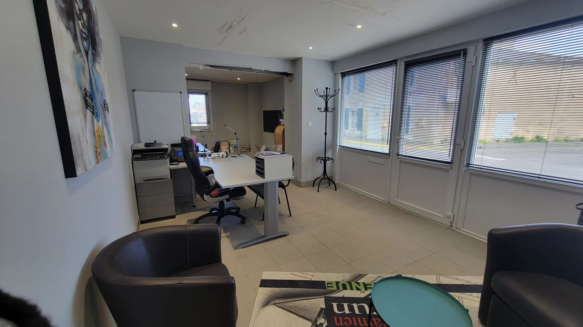 Commercial unit with offices in an ideal location, Poitou-Charentes – France – BVI81233