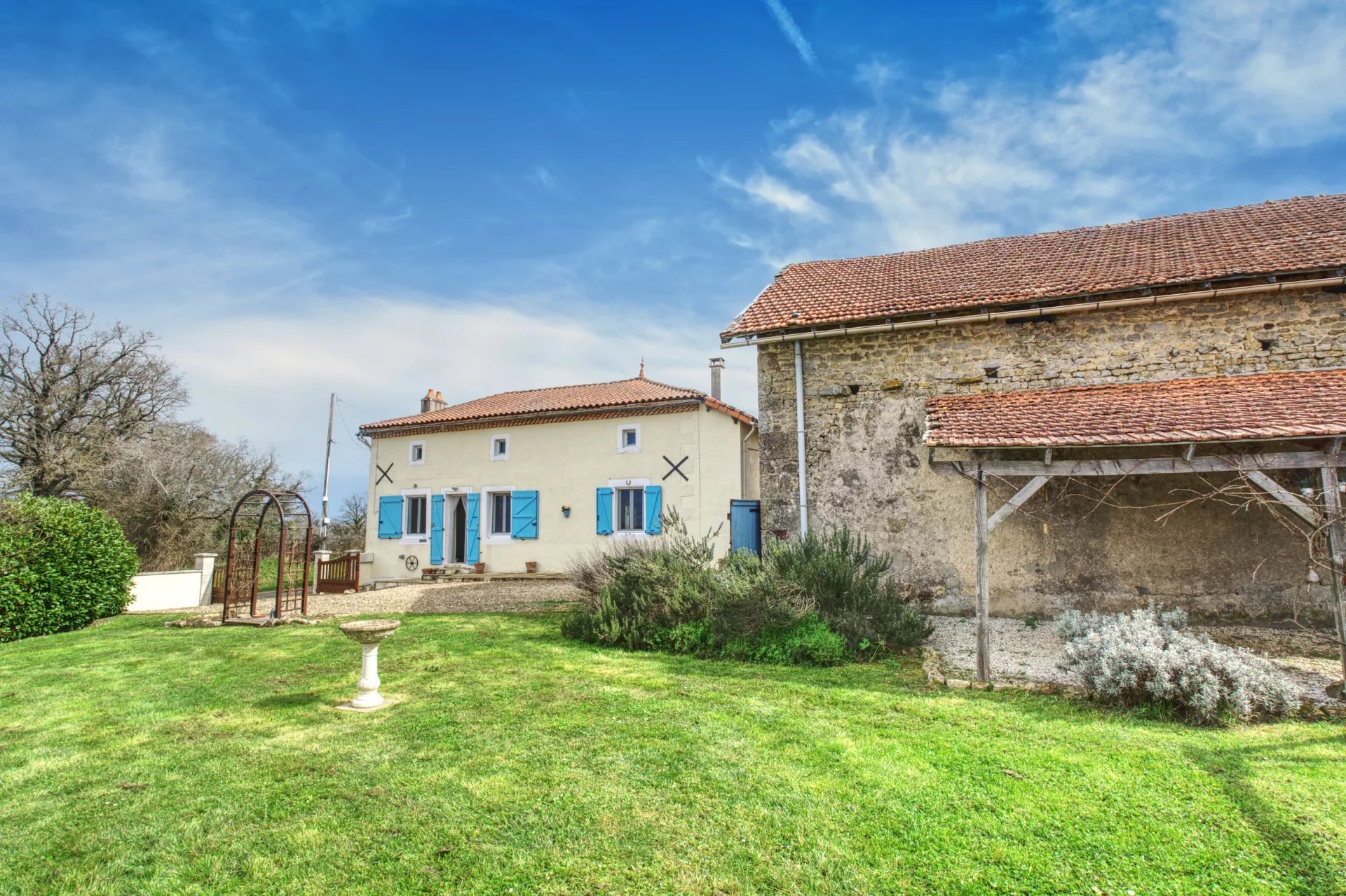 Pretty stone property in a quiet hamlet, 2 bedrooms, above-ground pool, Poitou-Charentes – France – BVI69567