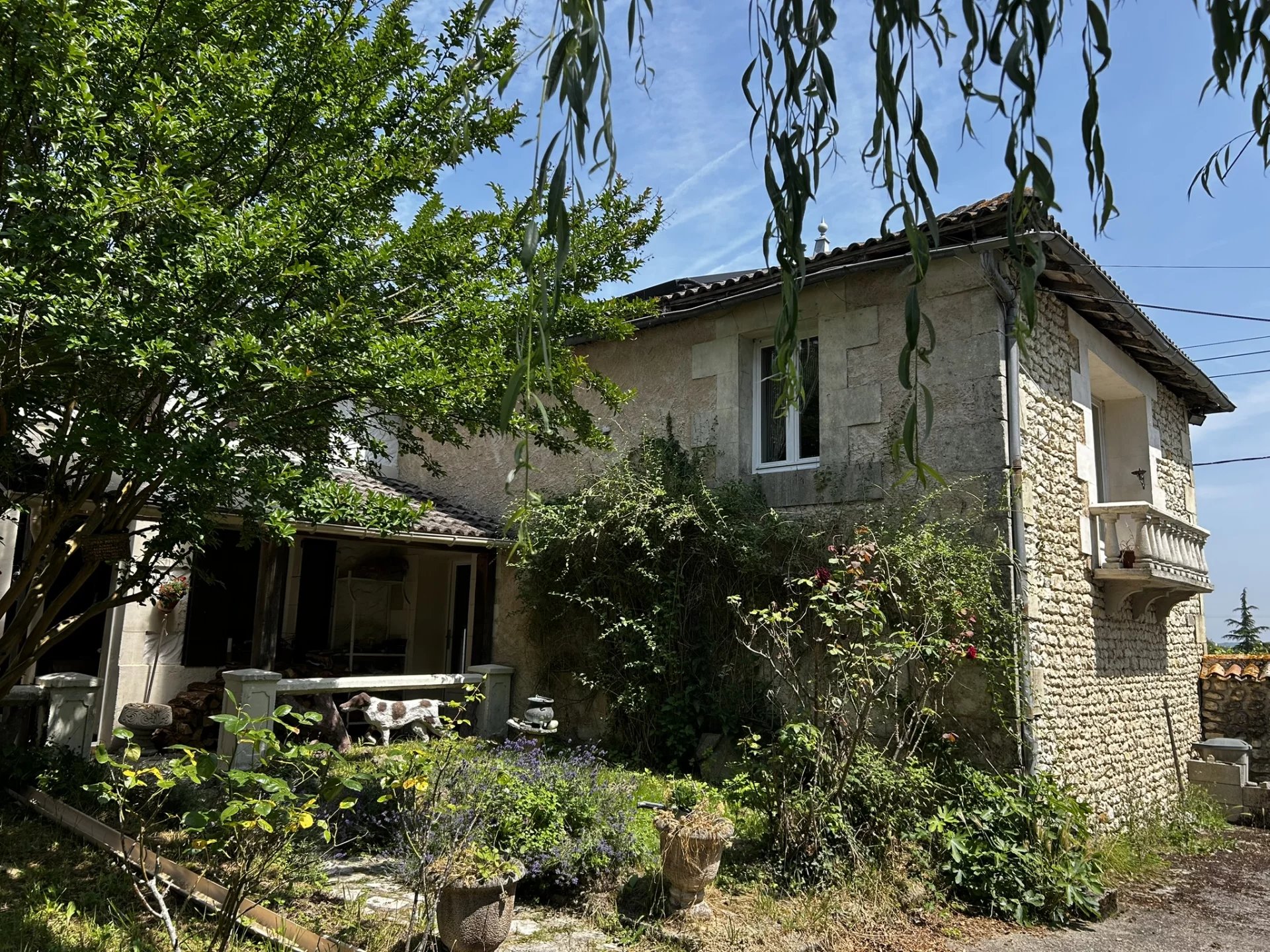 Deceptively Spacious Hamlet House with Apartment, Poitou-Charentes – France – BVI81272