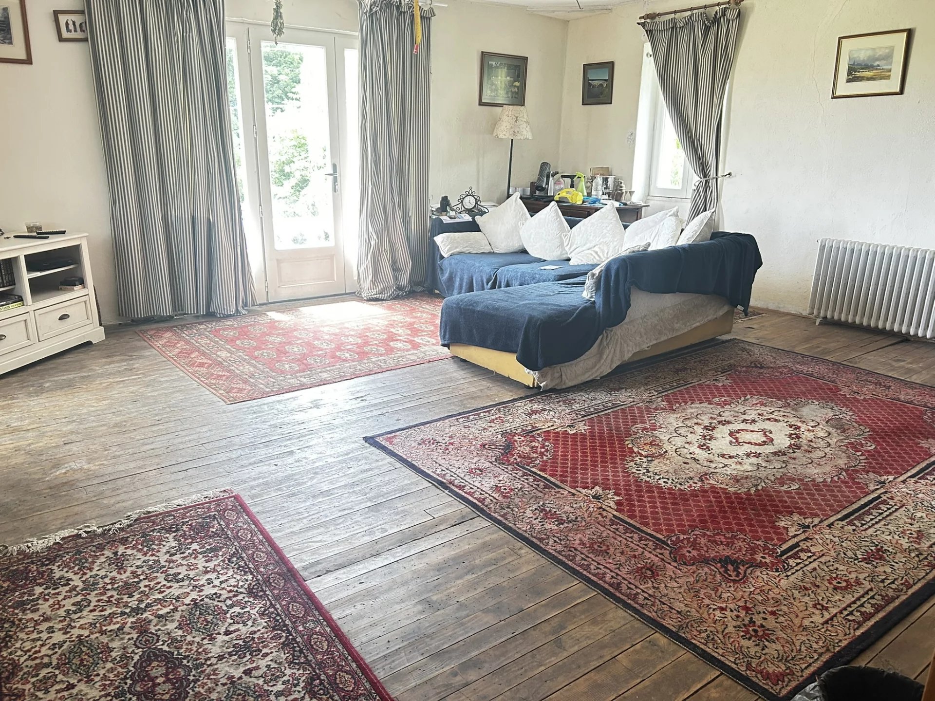 Deceptively Spacious Hamlet House with Apartment, Poitou-Charentes – France – BVI81272