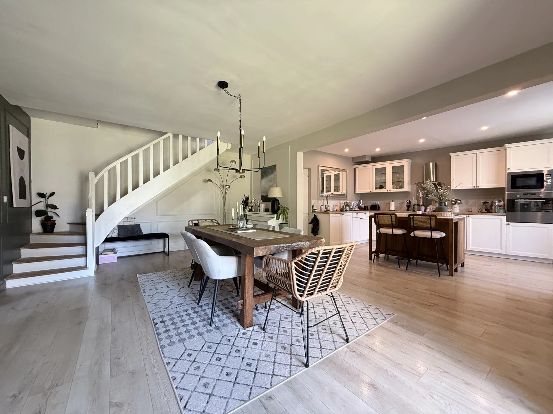 Charming Renovated 3 bedroom Stone Property Between Sauzé-Vaussais and Chef-Boutonne, Poitou-Charentes – France – BVI81326