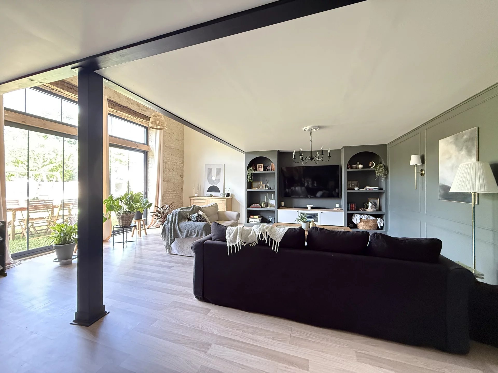 Charming Renovated 3 bedroom Stone Property Between Sauzé-Vaussais and Chef-Boutonne, Poitou-Charentes – France – BVI81326