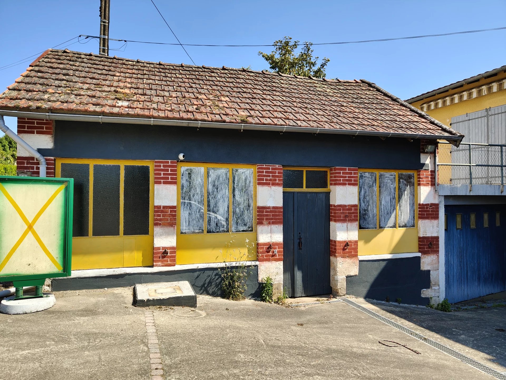 At the heart of a village, a commercial opportunity, Aquitaine – France – BVI80934