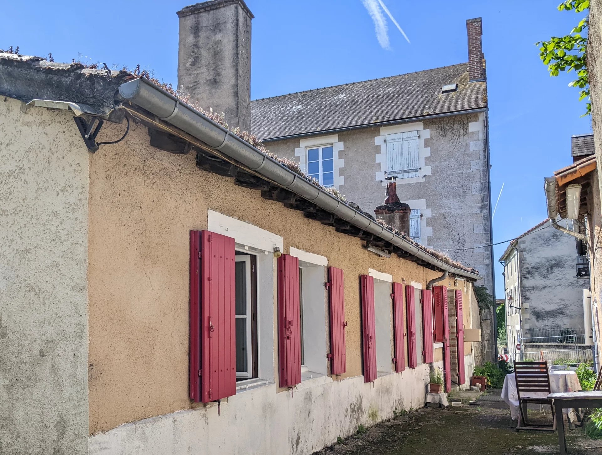 Charming cottage in the heart of Montmorillon, Poitou-Charentes – France – BVI72998